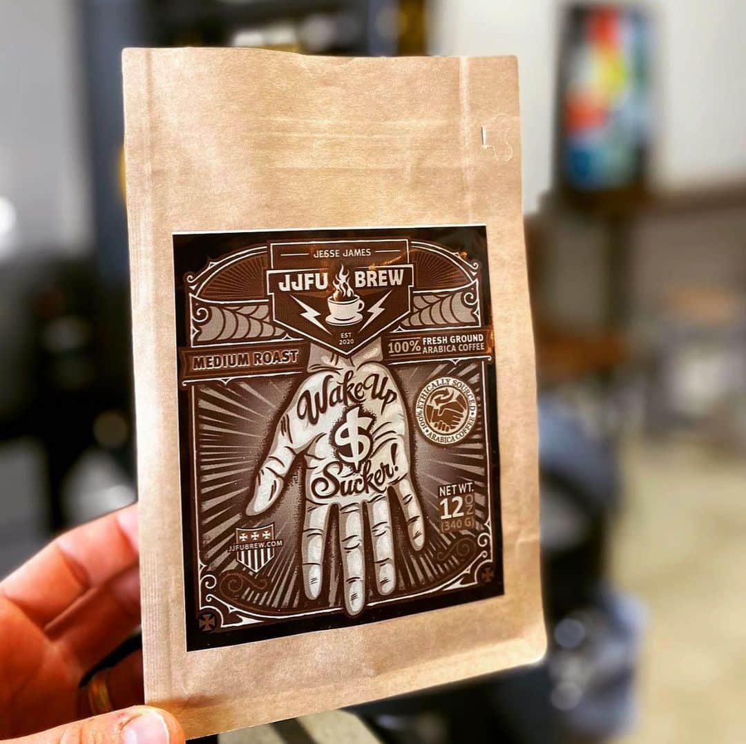 ウエストコーストチョッパーズのインスタグラム：「Do you like Coffee??  I LIKE COFFEE!!!  COFFEE COFFEE COFFEE COFFEE ☕️☕️☕️☕️☕️💩☕️☕️☕️☕️☕️  Our Next batch of @jjfubrew is READY!!  Order NOW on www.JJFUBREW.com  Or Click the link in my BIO👉🏽👉🏽👉🏽  Also Follow @jjfubrew and tell us how you like it.  #jessejames」