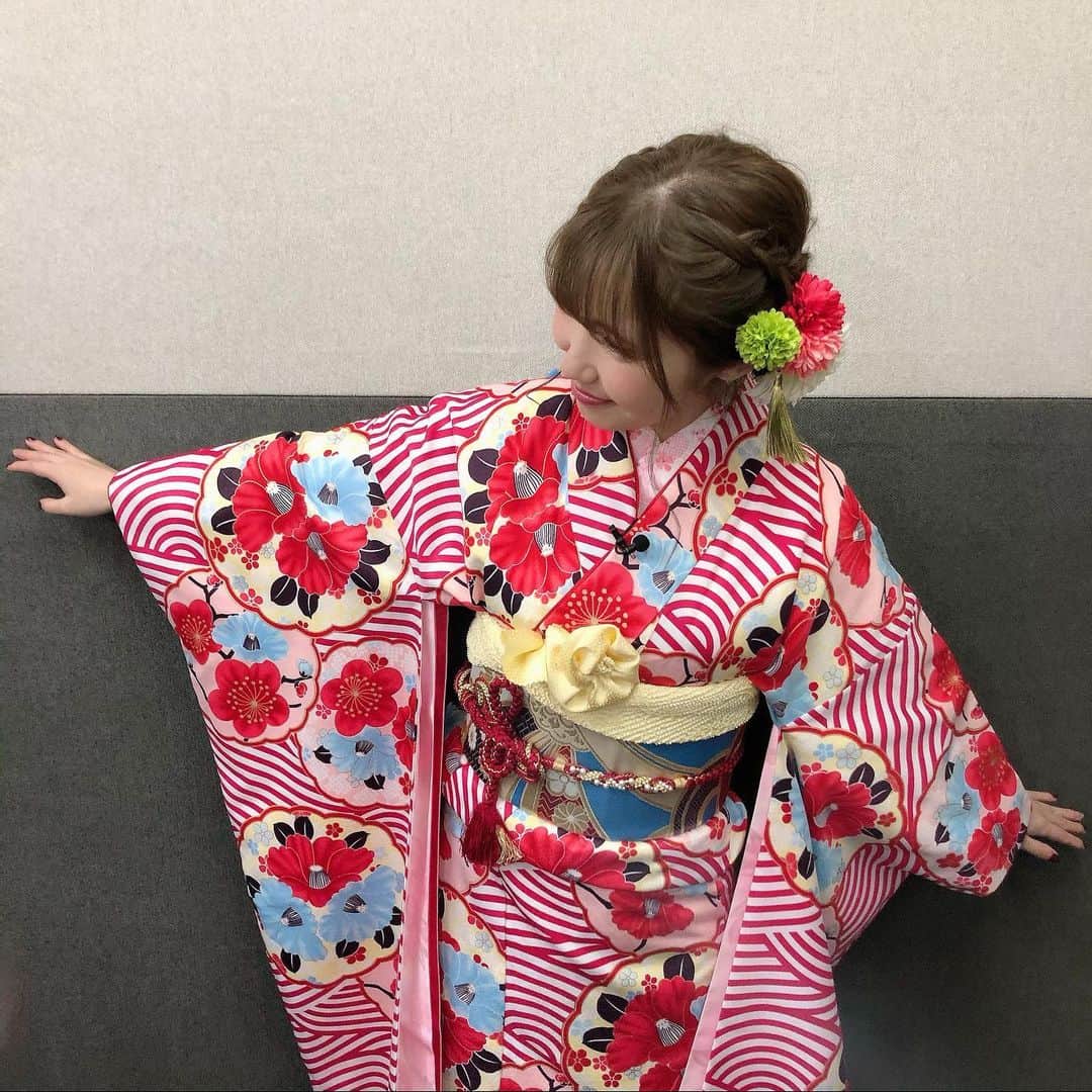 内田彩さんのインスタグラム写真 - (内田彩Instagram)「イベントでお着物を❣️  椿と梅と波模様の和柄とパステルカラーの組み合わせが可愛くてこれにしました！  ポップで可愛い🎪  そしてハムスターのちゅちゅまるも可愛い……🍿🐹✨」2月1日 0時32分 - aya_uchi_da