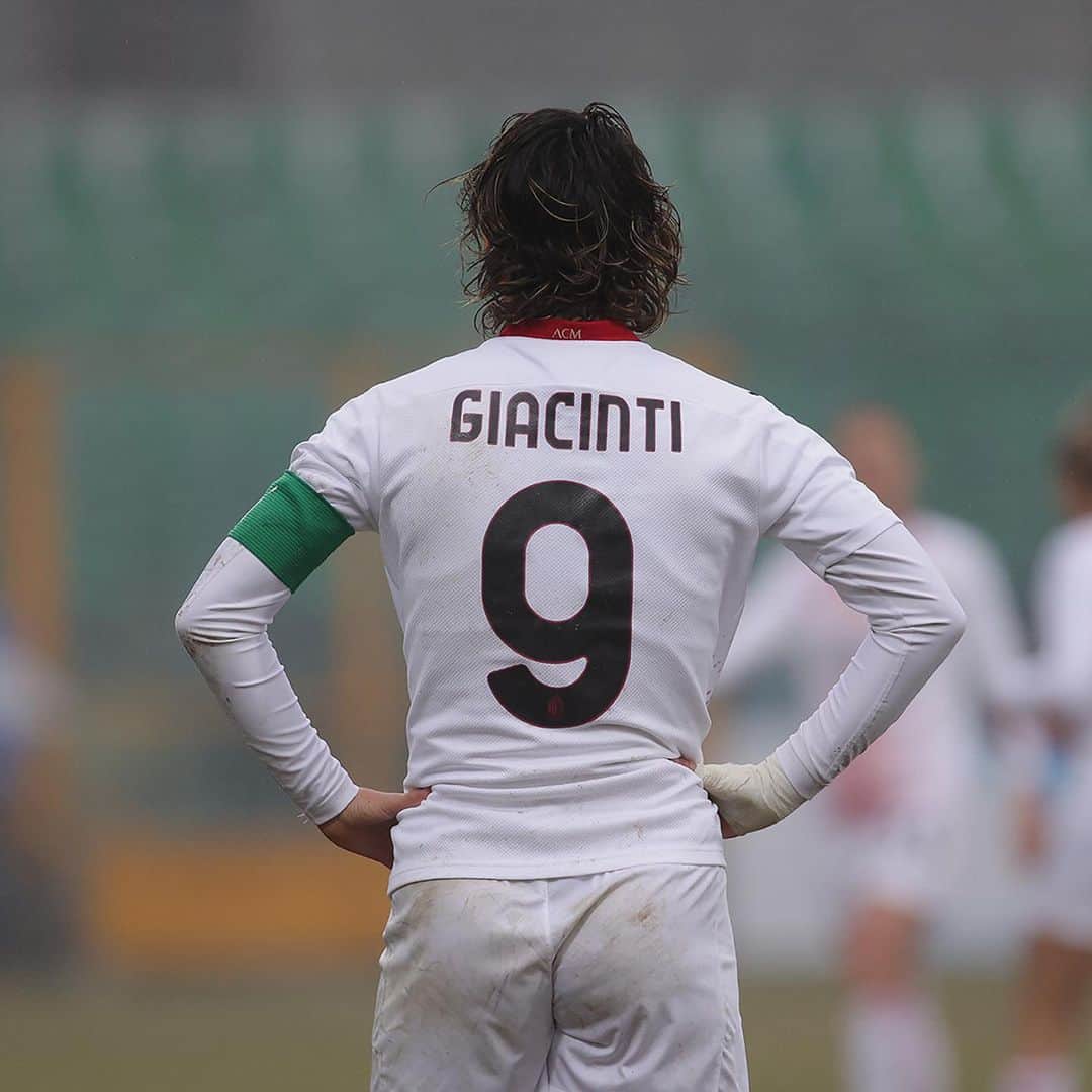 ACミランさんのインスタグラム写真 - (ACミランInstagram)「#SassuoloMilan: 1⃣-1⃣ 🔚 ©️ Giacinti's goal is not enough in the first leg of the Coppa Italia quarterfinals #FollowTheRossonere: still proud of you, girls, on to the next! 👊  #CoppaItaliaFemminile #SempreMilan」2月1日 0時53分 - acmilan