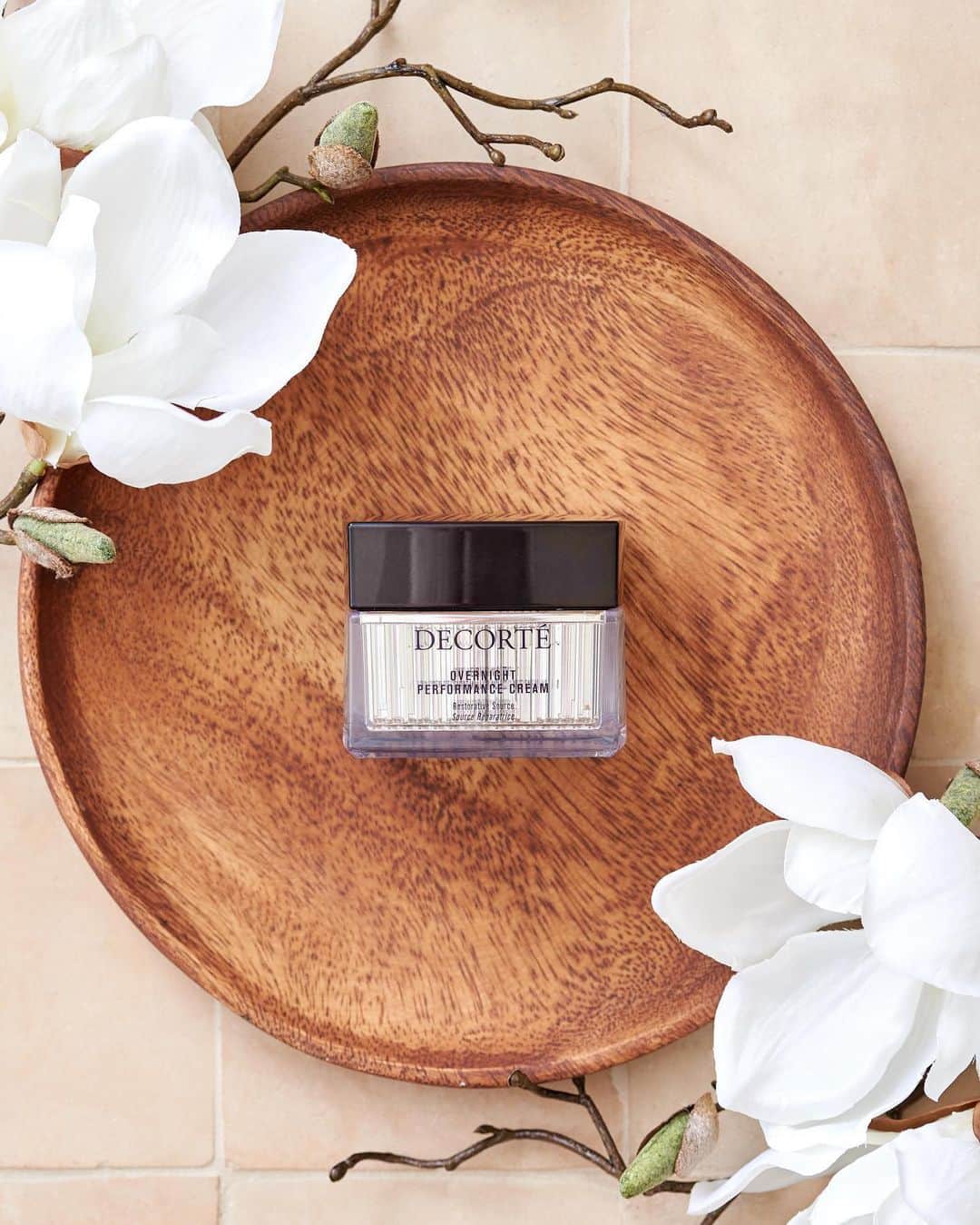 DECORTÉさんのインスタグラム写真 - (DECORTÉInstagram)「Now is the perfect time to experience Vi-Fusion and restore your skin’s youthful vitality. The complete ritual is available in a thoughtfully curated set — Vi-Fusion Rich Treatment Kit II. Yours for 20% off with the code LUNAR20.」2月1日 0時54分 - decortebeauty
