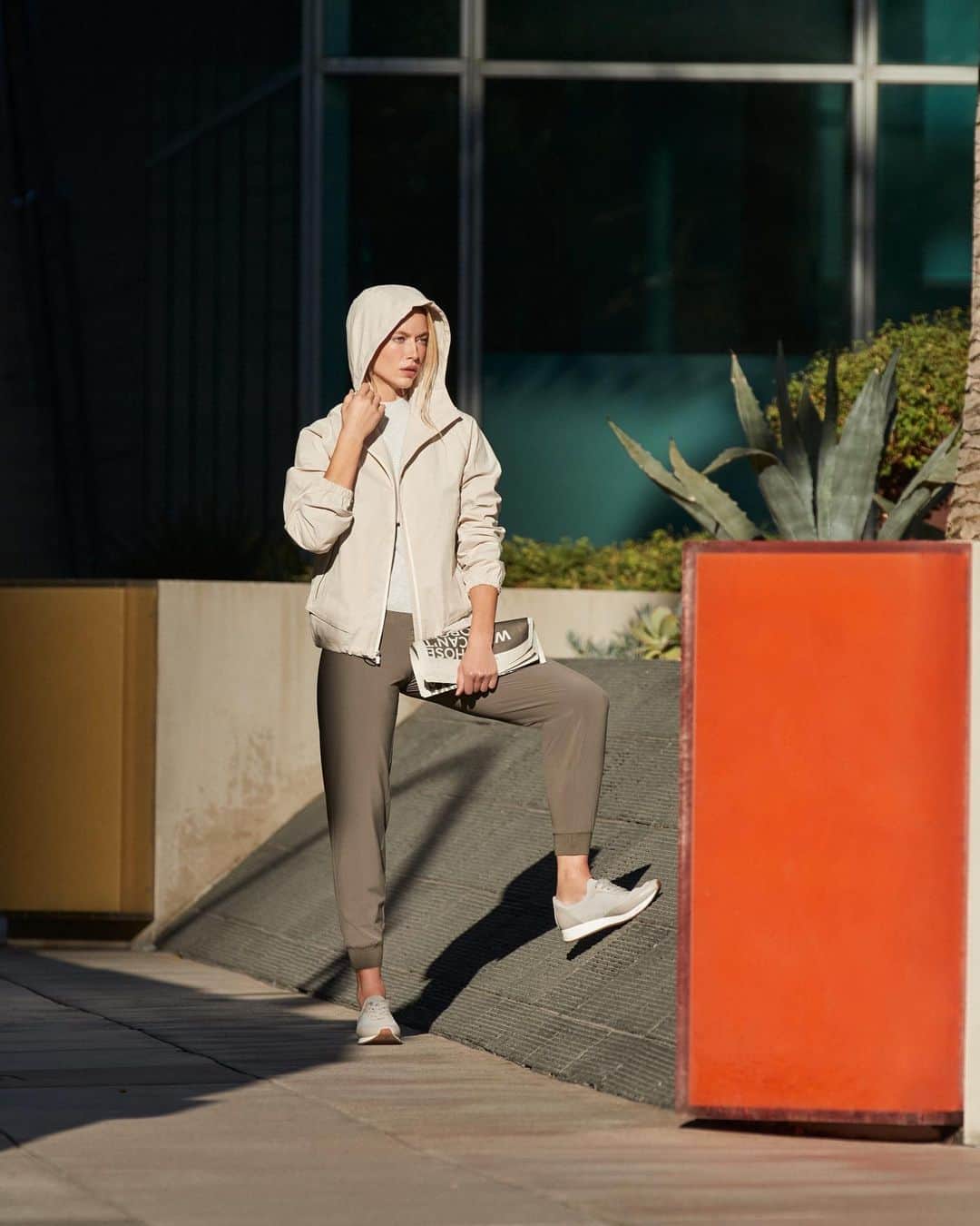 Banana Republic のインスタグラム：「Time to take flight, with our newest Flyweight Jogger. Designed with a wrinkle-free, breathable material featuring UPF 50 Sun Protection to help you remain cool on sunny days.  Head to our link in bio to learn more.」