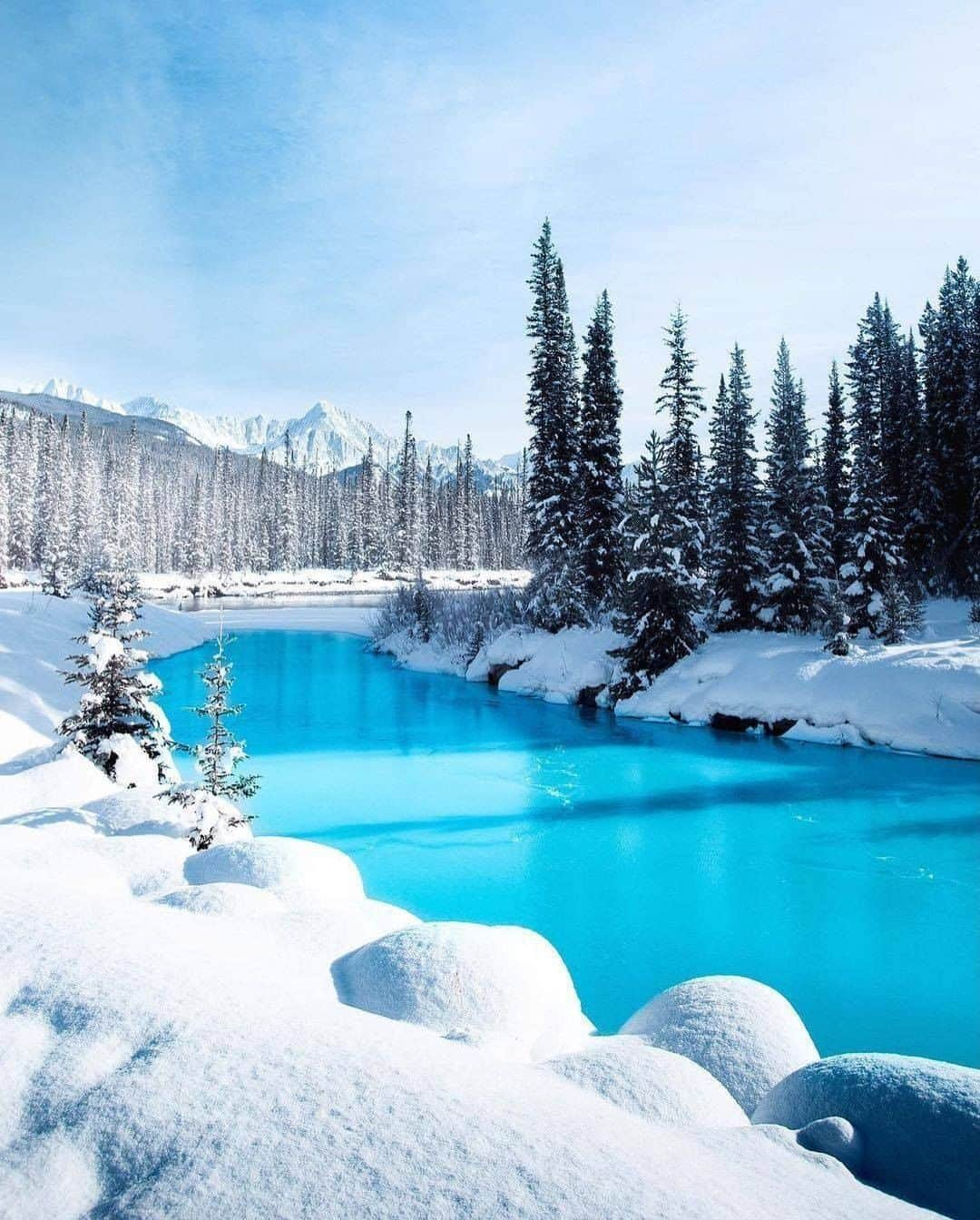 Discover Earthさんのインスタグラム写真 - (Discover EarthInstagram)「Who would you like to be walking with in this winter wonderland?  The UNESCO World Heritage-listed Canadian Rockies stretch for 69,498sqmi (180,000sqkm) through British Columbia and Alberta. The region brings in millions of visitors from around the world every year, due to its picturesque views at every turn.  #discovercanada🇨🇦 with @joemackin  . . . .  #banffnationalpark  #banff  #mybanff  #travelalberta  #alberta  #banfflife  #explorealberta  #rockymountains  #travelcanada  #rockies  #explorecanada  #tourcanada  #enjoycanada  #imagesofcanada」2月1日 1時00分 - discoverearth