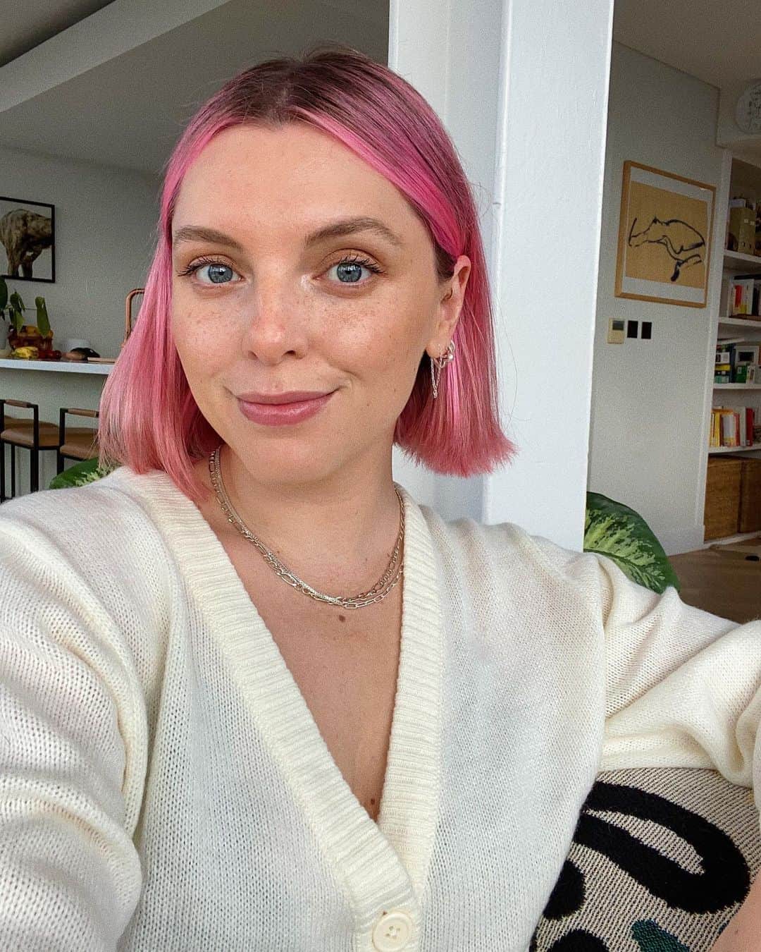 Estée Lalondeのインスタグラム：「If not now, when? 🤷🏼‍♀️💕」