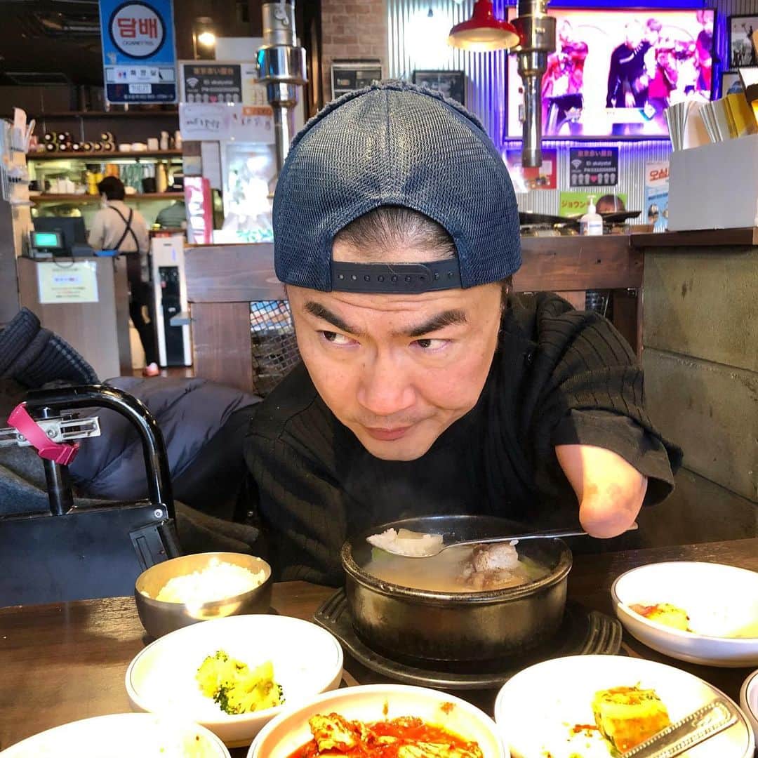 乙武洋匡さんのインスタグラム写真 - (乙武洋匡Instagram)「コムタン食べてる。  #韓国料理 #ランチタイム」2月1日 12時11分 - ototake_official