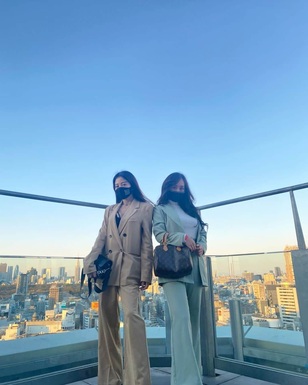 𝓜𝓲𝓼𝓼𝓗𝓸𝓷𝓮𝔂𝓥のインスタグラム：「start of another new month, a new week, nice crisp sunny day here ✨」