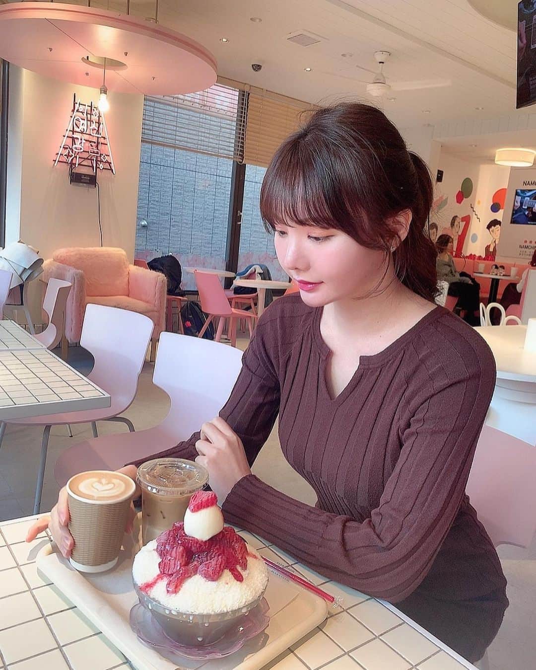 ゆうりちゃんさんのインスタグラム写真 - (ゆうりちゃんInstagram)「おはようございます💐💗 今週もスタート！頑張っていきましょう！  これは前の写真🇰🇷💕 新大久保のカフェにて♡♡  #新大久保#新大久保カフェ#韓国#韓国カフェ」2月1日 10時45分 - yuurichangram
