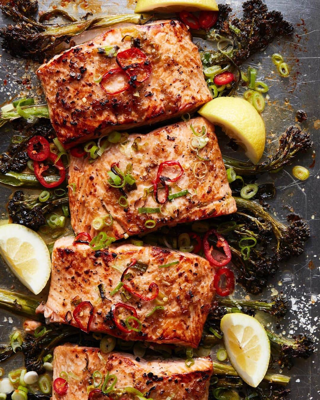 Gaby Dalkinのインスタグラム：「Sheet Pan Broiled Salmon + 5 other nights of dinners on the blog for this weeks meal plan! Also coming soon - recipes you can make in 10 mins or less (with 1 hand) 😂 so real and def coming soon https://whatsgabycooking.com/weekly-meal-plan-week-five/」
