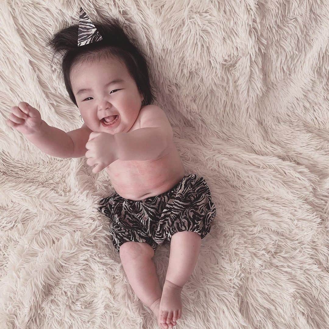 さっぴちゃんのインスタグラム：「... . こんなにむちむち太っちょな鬼なら すぐ倒せそうだよ🤦‍♀️𓂃𓈒𓏸 . 離乳食を食べ始めてからよりぷくぷく してきて、なんだこのお腹は〜😂♡って 毎日言ってる気が...👶🏼 . あかりはすぐ離脱したので がっくんのピン♡♡ . いつもニコニコしてくれるから 写真が撮りやすくて嬉しいな🥺♡♡ . . ………………………………(♡)……………………………… .」