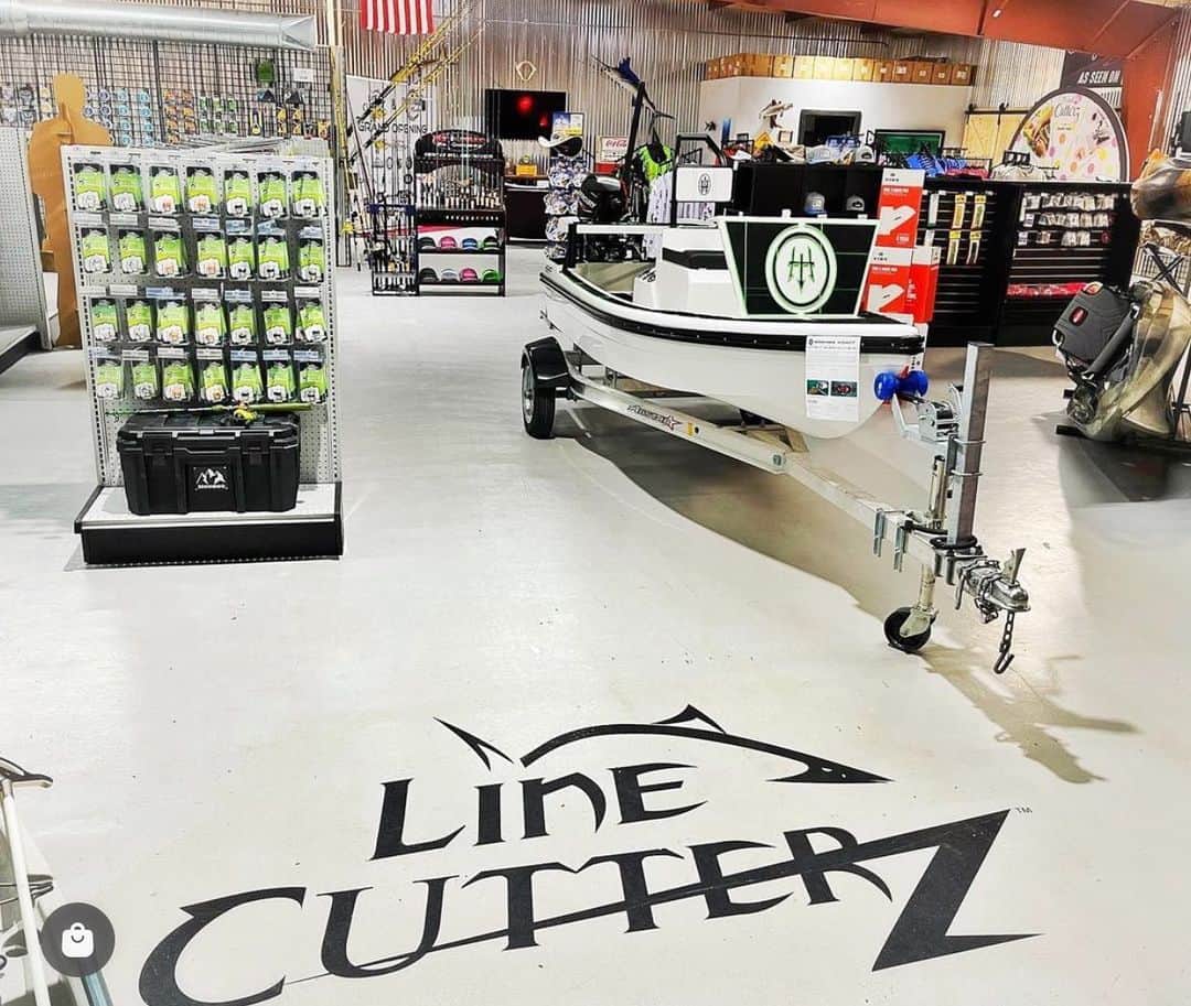 Filthy Anglers™のインスタグラム：「Alright we have to give a big kudos to our dear friends over @line_cutterz and Vance. A real quick story, I reached out to Vance maybe 6 months into this venture back in 2015, we both started at the same time. I liked what he represented and reached out to him to talk, he blew me off for a few days (he was busy I guess) but called back. We quickly realized we were similar in some capacity and hit it off. This week I will be headed to the grand opening of basically “his dream.” I can’t tell you how proud I am of him and his team, yes that includes @bass_muscle and @linecutterz_cullen - looking forward to having some Filth in your shop! congrats Vance and the team @line_cutterz - things are about to get a bit filthy later this week. Those in the West, Columbia Texas region be sure to show him some love, anyone else joining the party this Saturday? www.filthyanglers.com #fishing #filthyanglers #linecutterz #bigbass #bassfishing #dream #hunting #fishing #nature #outdoors #monsterbass #bigbass #icefishing #filthy #fish #hunt」