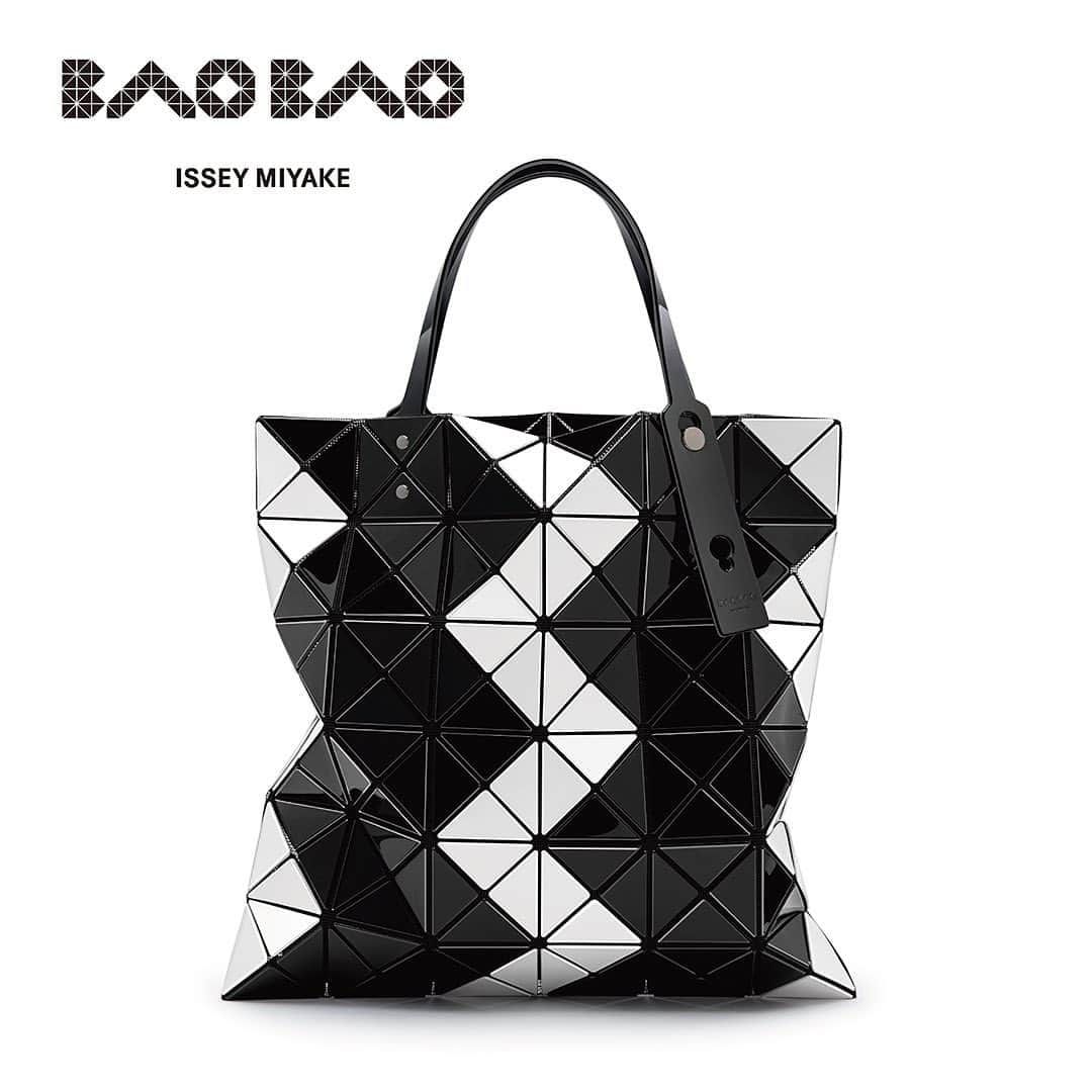 のインスタグラム：「【NEW ITEM】LUCENT ZIGZAG  RELEASE MONTH February, 2021 *By country RELEASE MONTH may be different.  #baobaoisseymiyake #baobao #isseymiyake #totebag #lucentzigzag #ss21」