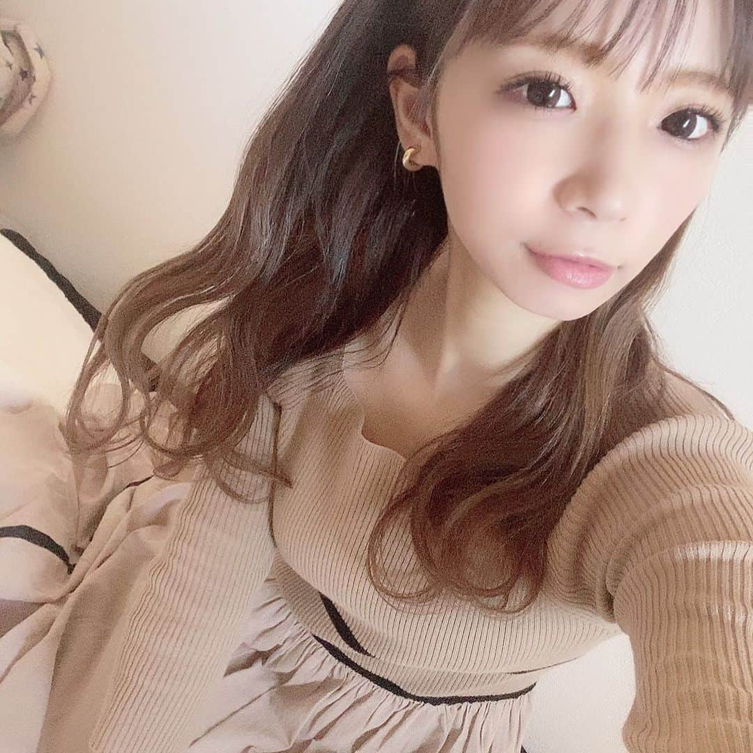 石田亜沙己さんのインスタグラム写真 - (石田亜沙己Instagram)「可愛い服を着てる時は最高の癒し効果がある。だから対局の時も必ずオシャレして可愛いお気に入りの服を着る。  #lilybrown #骨格ウェーブ #癒し #ワンピース」2月1日 11時34分 - asami_.ishida