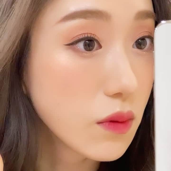 のインスタグラム：「🧡💗🌸 #diormakeup」