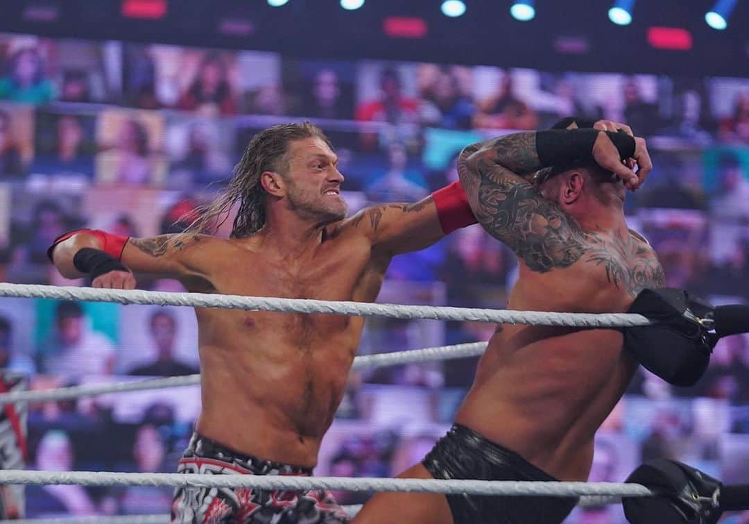 WWEさんのインスタグラム写真 - (WWEInstagram)「@edgeratedr & @randyorton aren’t wasting any time! #RoyalRumble」2月1日 11時50分 - wwe