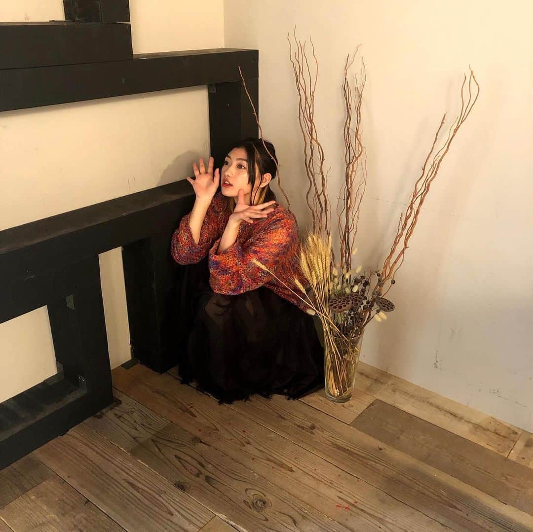小林歌穂さんのインスタグラム写真 - (小林歌穂Instagram)「すみっこで何してんの？﻿ ﻿ ﻿ #エビ中生写真#あはは」2月1日 11時52分 - kobayashi_kaho_official