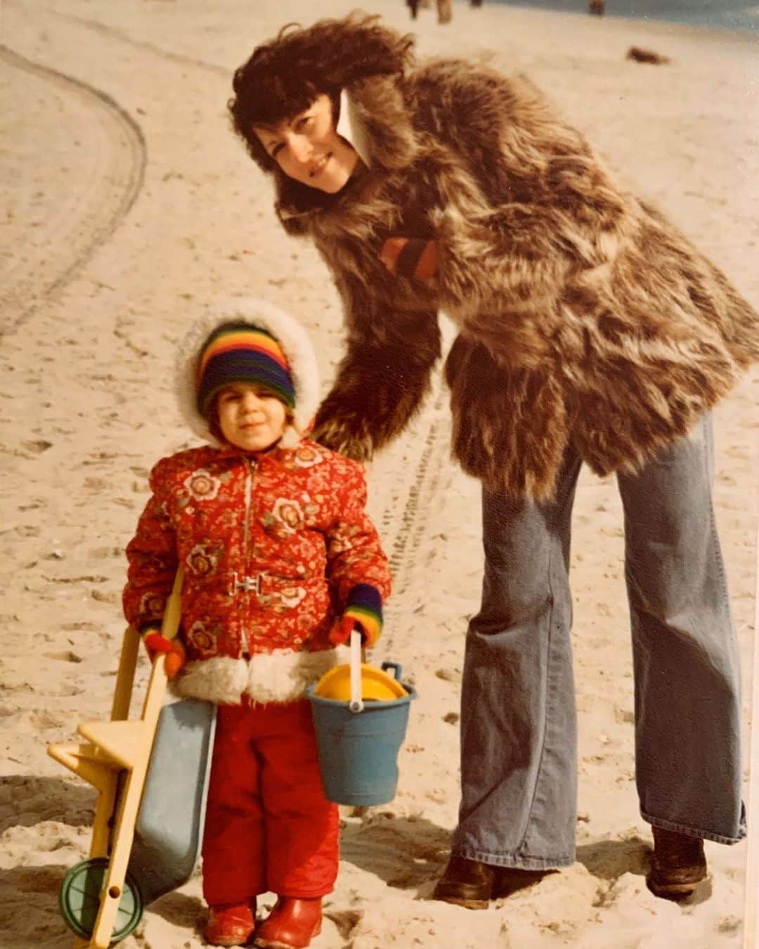 のインスタグラム：「Happy birthday to my Mom, whose habit of making sure her children and grandchildren are bundled within an inch of their lives for the cold has been long documented. Thank you mom for taking such good care of me now and always. 🥰❤️」