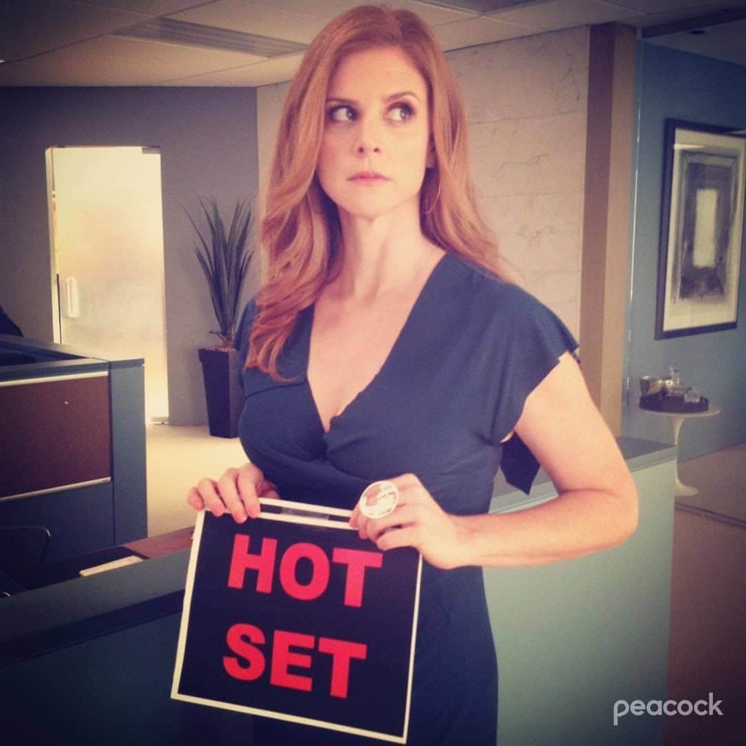 スーツさんのインスタグラム写真 - (スーツInstagram)「What we all need right about now...@iamsarahgrafferty BTS roundup. 💃 📷: @halfadams」2月1日 3時07分 - suitspeacock