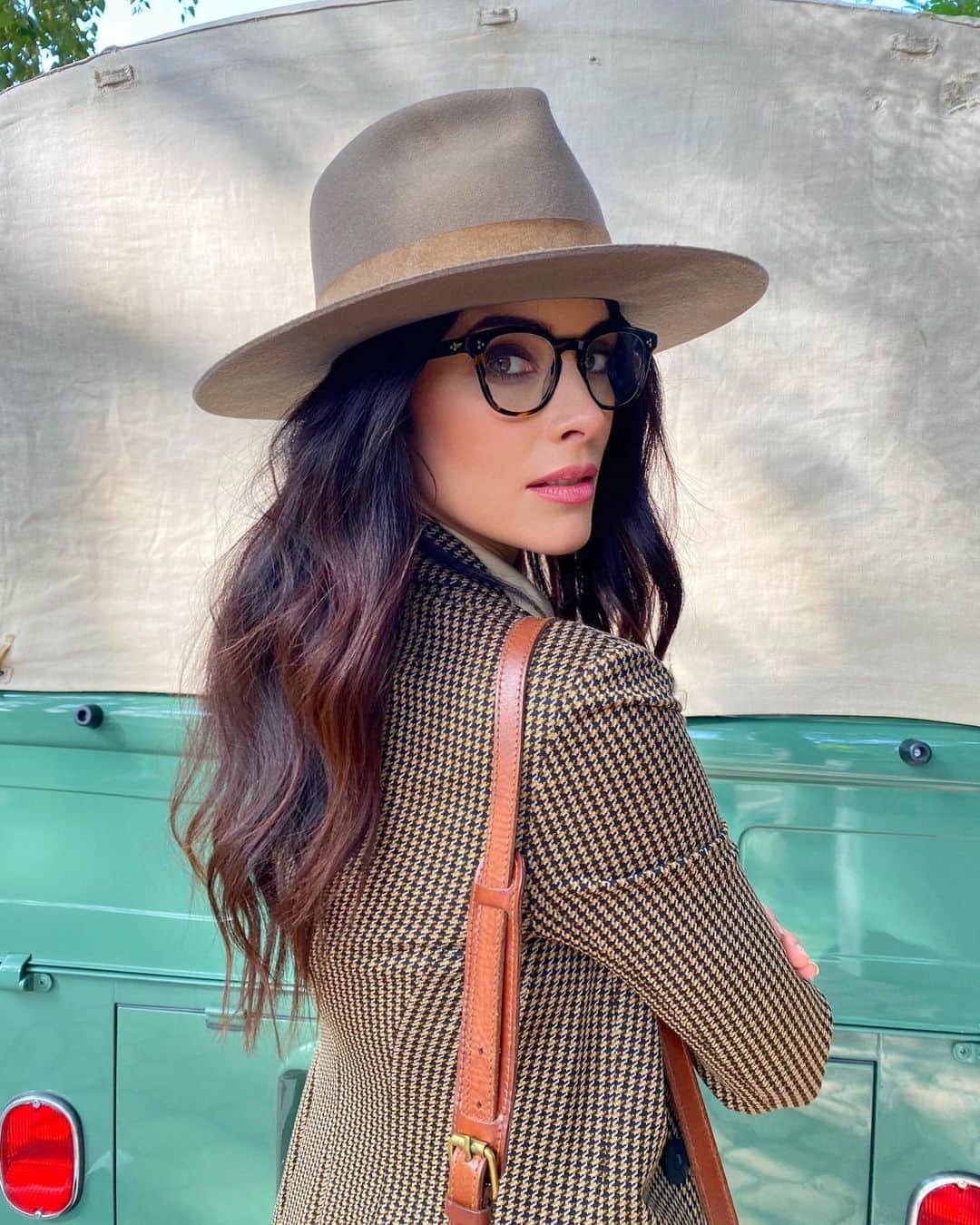 アビゲイル・スペンサーのインスタグラム：「La-dee-dah, Sunday.🎩’s. 📷 @claytonhawkins」