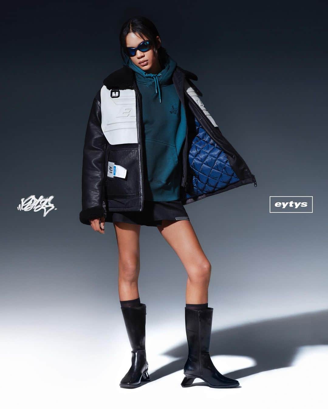 エイティーズのインスタグラム：「EYTYS FALL 2021 PREVIEW Styling @victoriasekrier  Photography @ilya_lipkin View the full collection on @voguerunway」