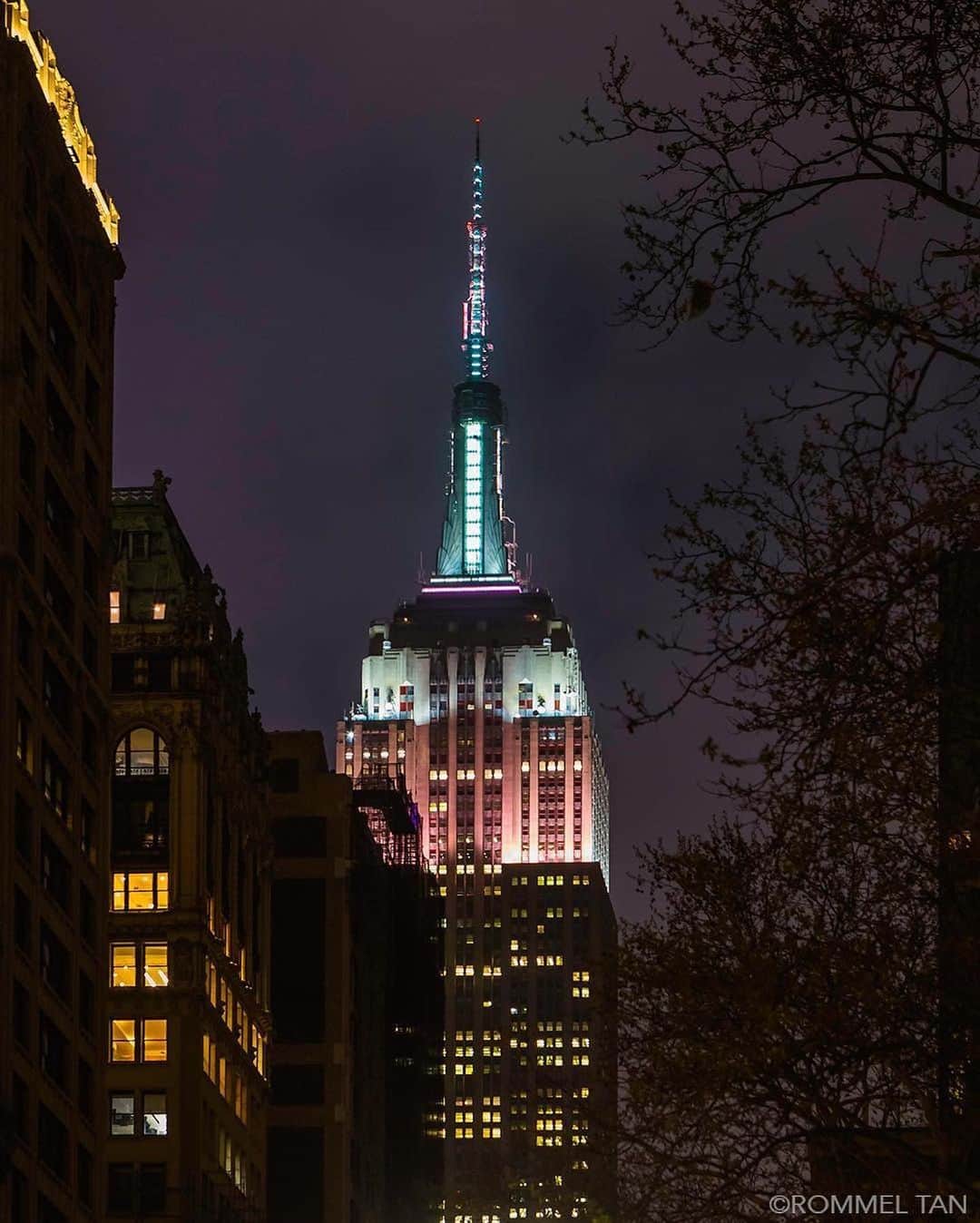 Empire State Buildingさんのインスタグラム写真 - (Empire State BuildingInstagram)「Comment below: Which of these is your favorite color scheme? ⠀⠀⠀⠀⠀⠀⠀⠀⠀ SWIPE to view some of our most recent lights and comment your favorites below in order from 1-5! ⠀⠀⠀⠀⠀⠀⠀⠀⠀ 📷: (in order) @2ndfloorguy, @rackone, @jmat24, @mattsfocus, @rtanphoto」2月1日 3時27分 - empirestatebldg