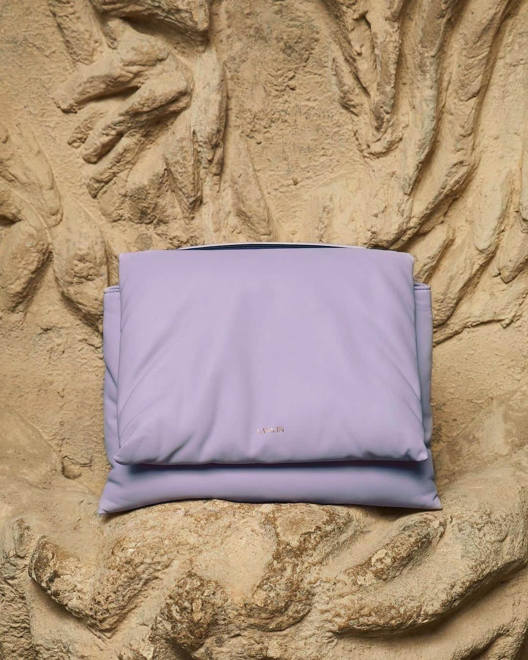 ランバンのインスタグラム：「Lilac and black Sugar bags. #LanvinSS21」