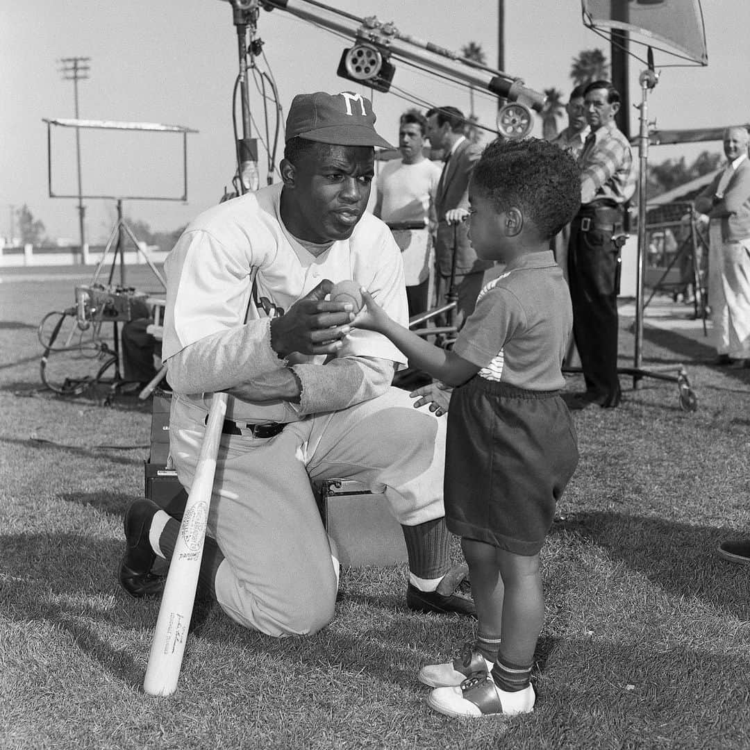 MLBさんのインスタグラム写真 - (MLBInstagram)「A legend on and off the field. Jackie Robinson was born 102 years ago today.」2月1日 3時40分 - mlb