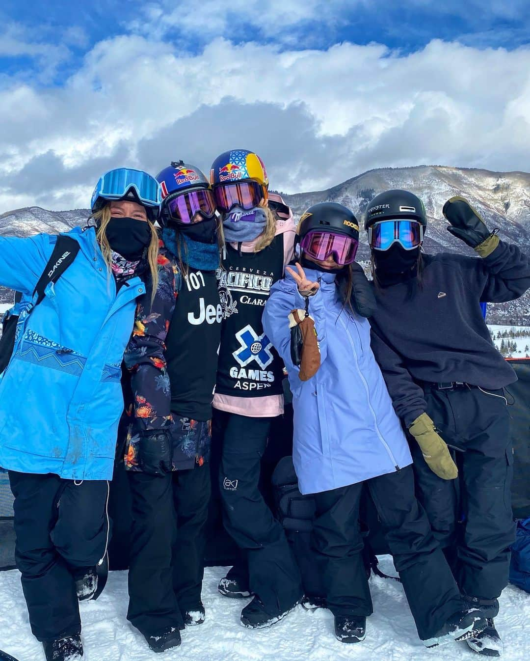 ジェイミー・アンダーソンさんのインスタグラム写真 - (ジェイミー・アンダーソンInstagram)「Big air going down today 💙Stoked to see all the girls send it!! 1:30 mtn time ✨ @xgames #xgames #jafreespirit #jalivingthedream #grateful」2月1日 3時45分 - jamieanderson