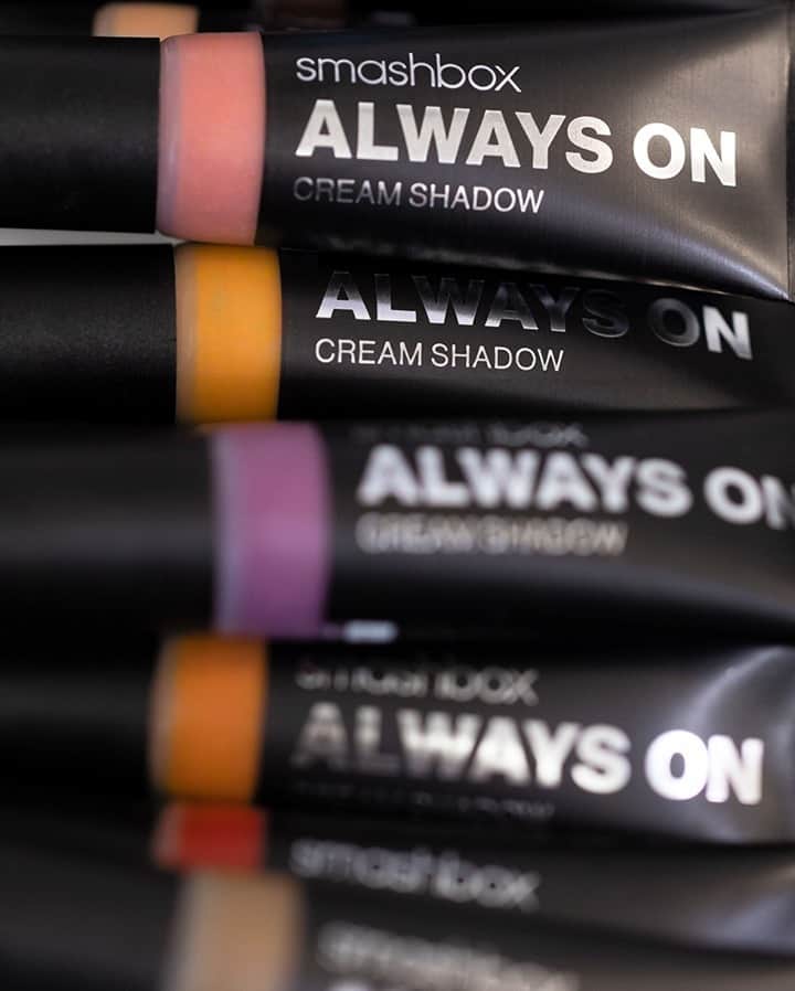Smashboxのインスタグラム：「🚨 🚨 🚨 GIVEAWAY ALERT 🚨 🚨 🚨⠀⠀⠀⠀⠀⠀⠀⠀⠀ Win the ENTIRE (15 shades) Always On Cream Shadow collection. ⠀⠀⠀⠀⠀⠀⠀⠀⠀ Rules below: ⠀⠀⠀⠀⠀⠀⠀⠀⠀⠀⠀⠀⠀⠀⠀⠀ ⚡️Must be following us ⠀⠀⠀⠀⠀⠀⠀⠀⠀ ⚡️Tag your favorite content creator and comment your FAV Always On Cream Shadow color 🎨⠀⠀⠀⠀⠀⠀⠀⠀⠀ ⚡️Share on your story for an extra entry⠀⠀⠀⠀⠀⠀⠀⠀⠀ ⠀⠀⠀⠀⠀⠀⠀⠀⠀ GOOD LUCK! xo」