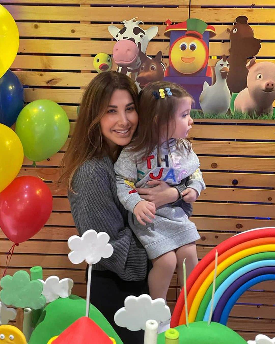 ナンシー・アジュラムのインスタグラム：「‎❤️💚💛إنت فرحة البيت Happy birthday to the shining little star in our family  LYA is turning 2🎂🎉🎊🎈 @pamelatannouri @cakeberry.lb @skykidsjcc」