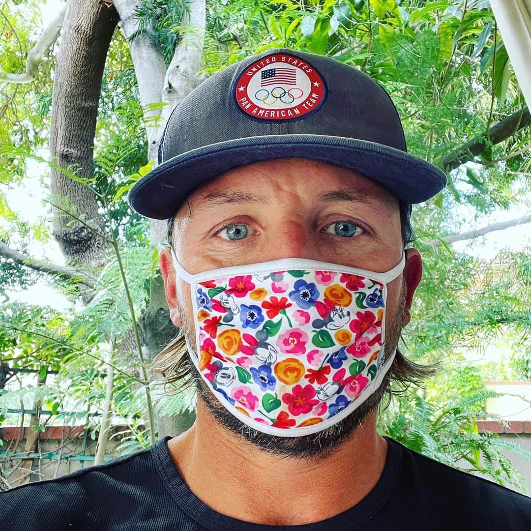 トニー・アゼベドのインスタグラム：「When you forgot your mask and had to use Luna’s!」