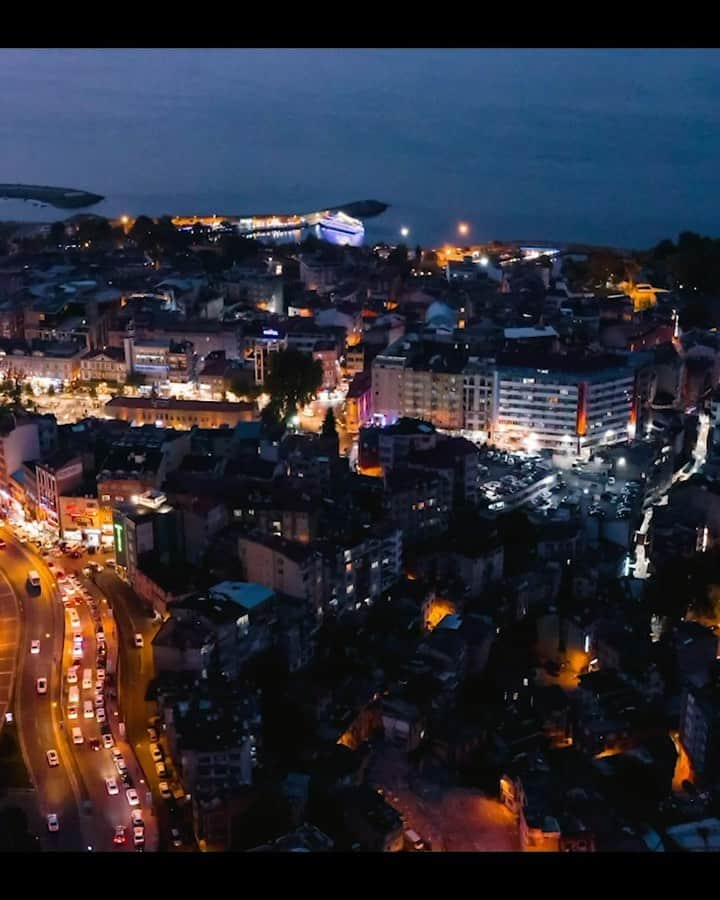 ユーニス・マーリのインスタグラム：「@bekartravels 'a bizi Trabzon'da gibi hissettiren Show Me Turkey Trabzon videosu için teşekkür ederiz. 🔵🔴 Videonun tamamı storydeki linkte, izleyerek galibiyeti birlikte kutlayalım. Youtube / Halil Bekar」