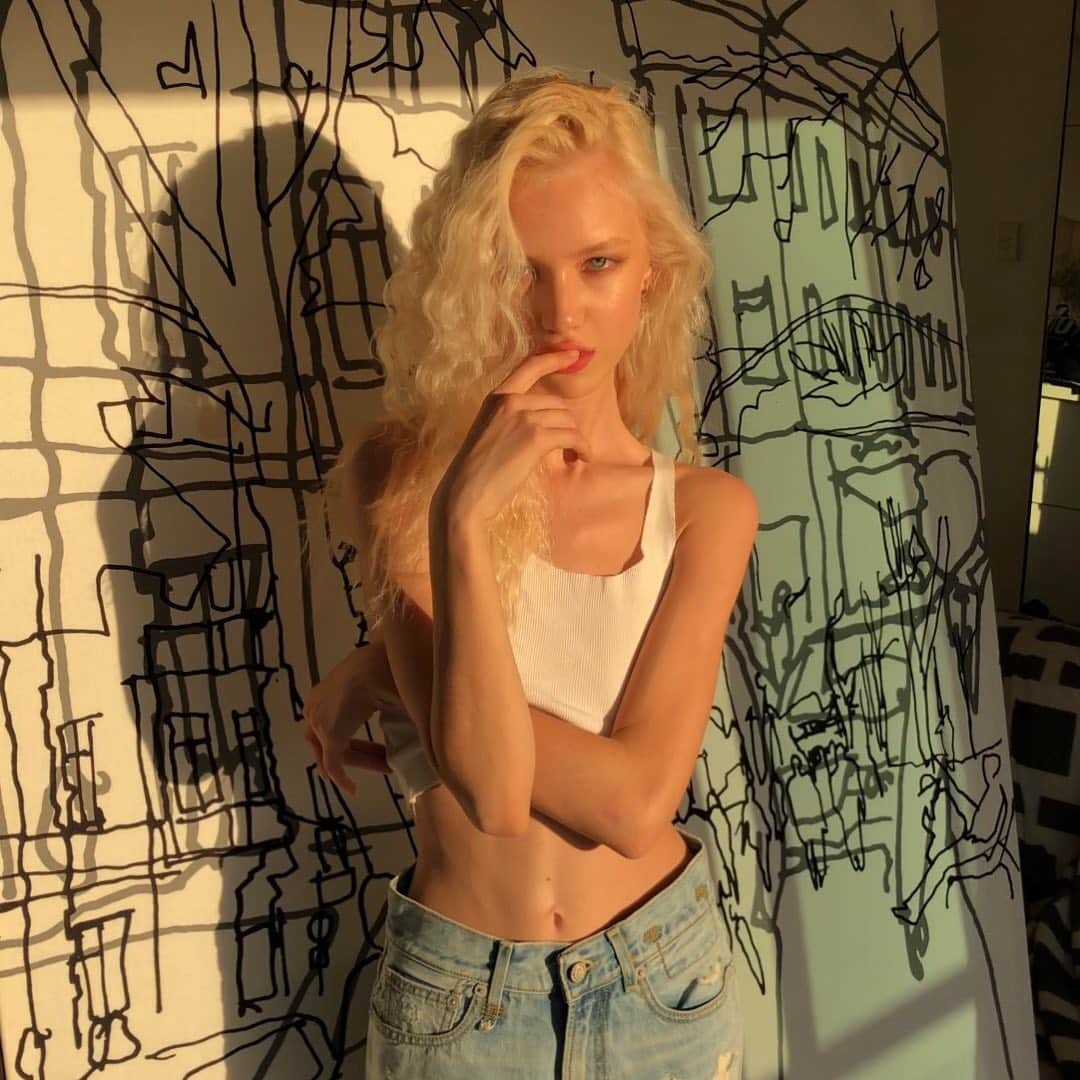 Sasha Supのインスタグラム：「💛」