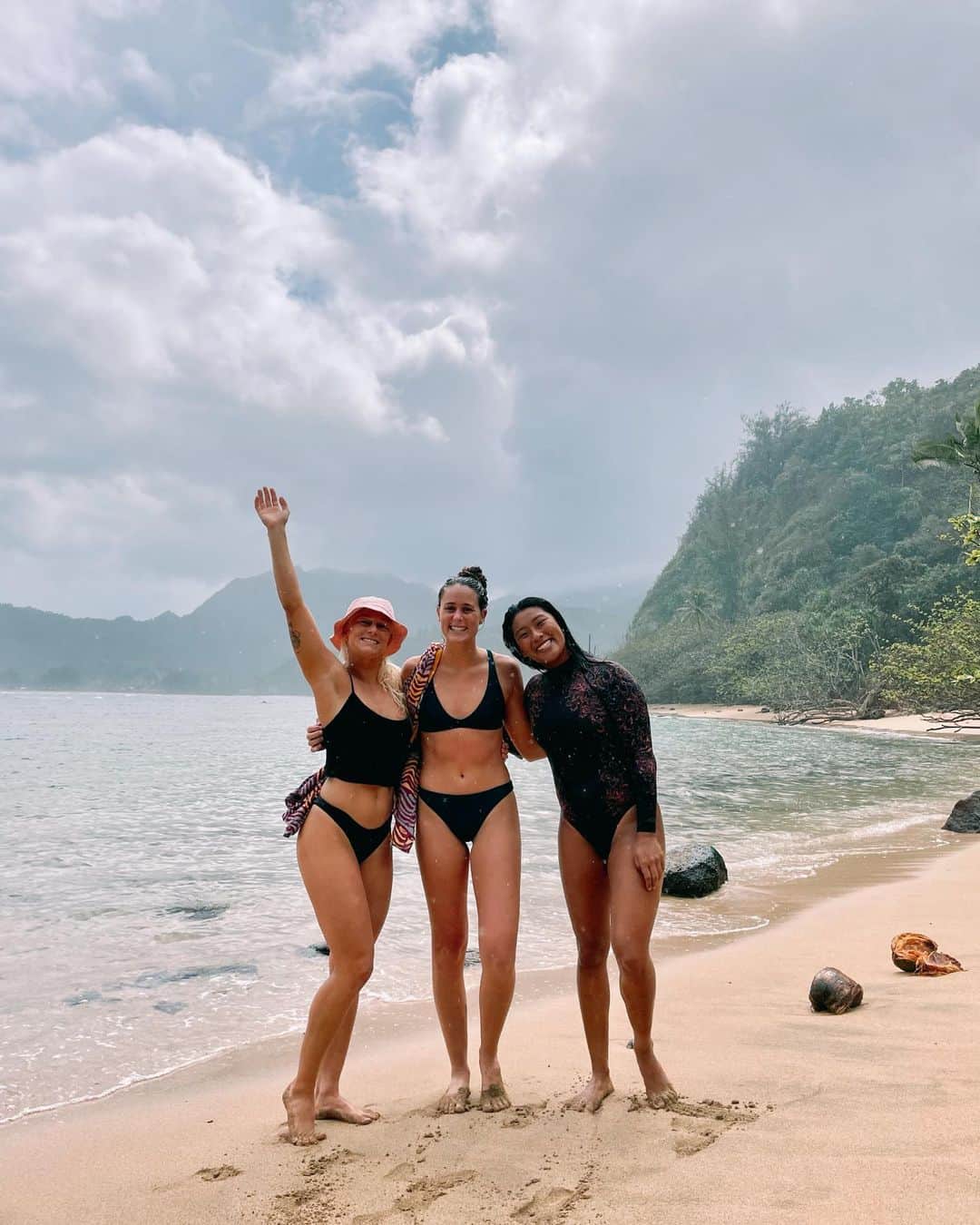 タティアナ・ウェストン・ウェブのインスタグラム：「since baby days 🤍 @baileynagy @mahinamaeda」