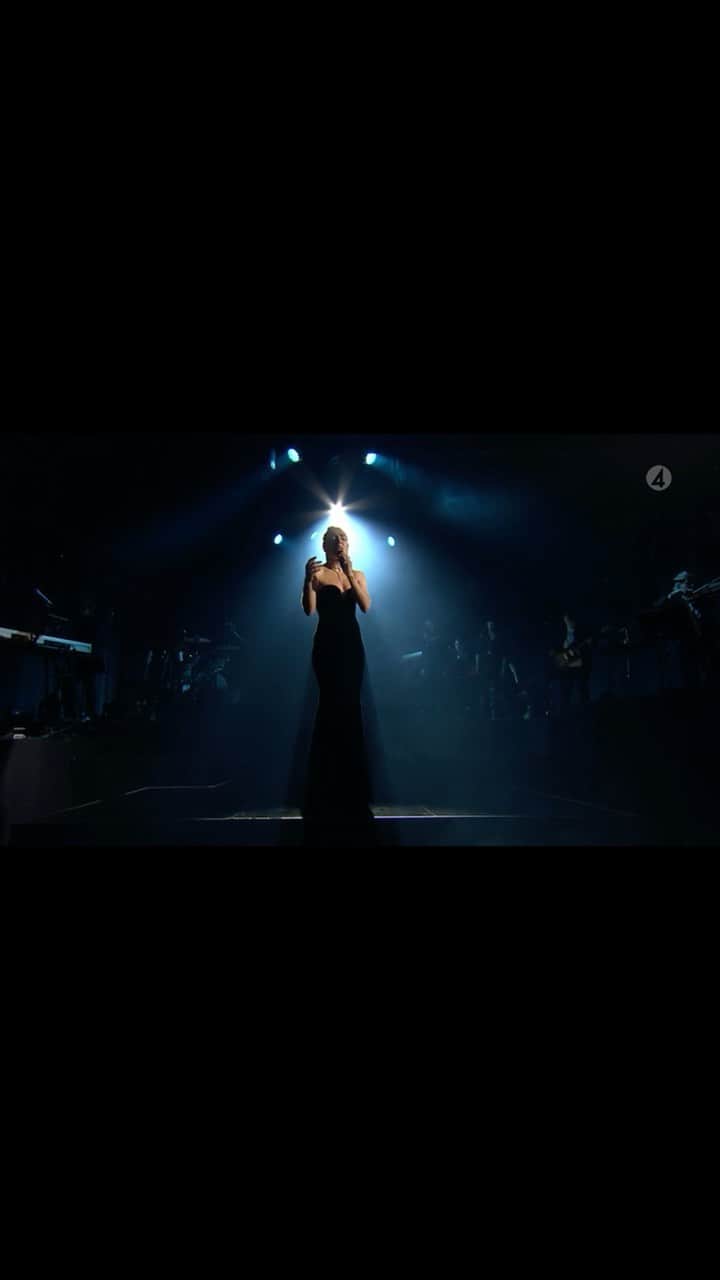 ロリーンのインスタグラム：「#DontStopTheMusic - gala on @tv4 @dontstopthemusicsverige  @svenskamusikfonden」
