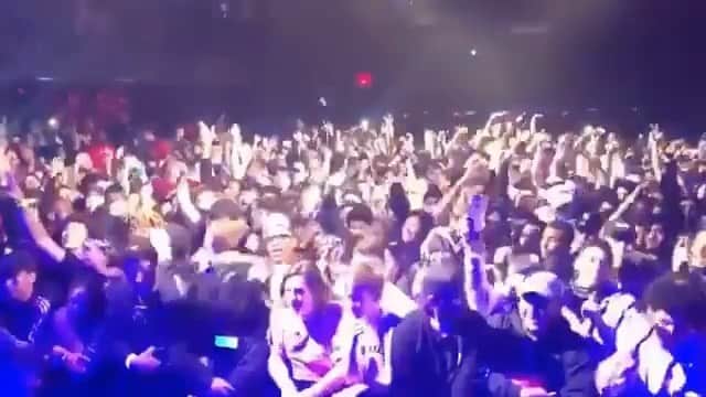 ファンクマスター・フレックスのインスタグラム：「PRE-COVID-19 : Arenas, Theatres and Clubs are my specialty! Hahahaha! When the world opens up I will continue to dominate! @funkflex on the set! DOES THIS VIDEO GIVE U ANXIETY?」