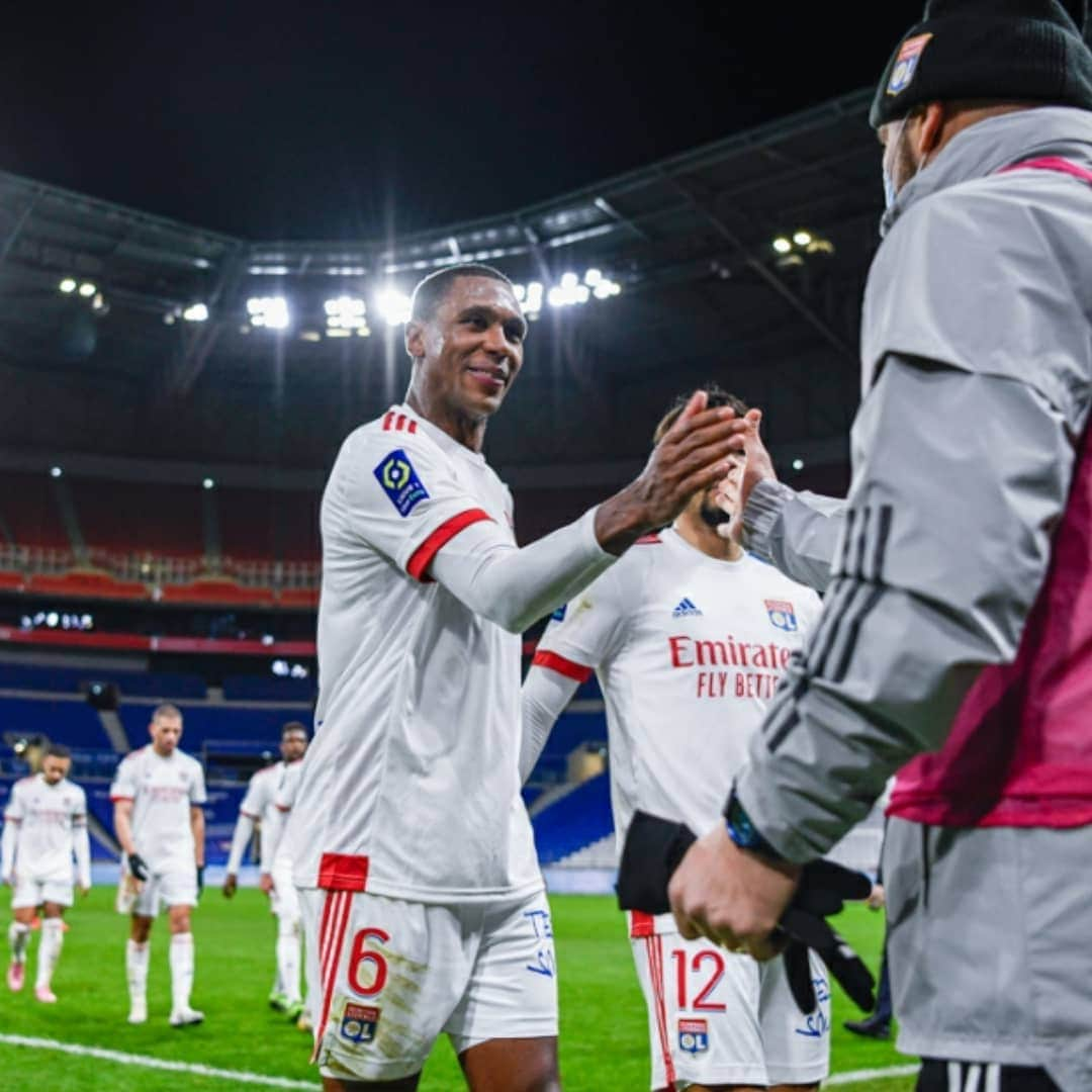 マルセロ・アントニオ・ゲデス・フィリォのインスタグラム：「Everyone is importante for us as team @ol 😊😊😊」