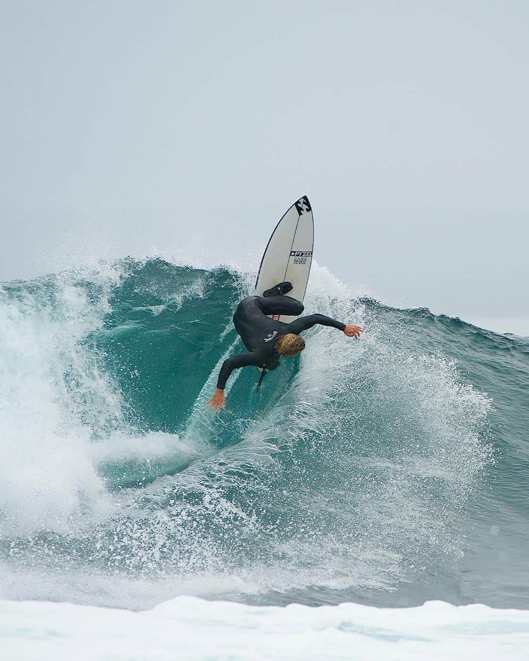 ビラボンさんのインスタグラム写真 - (ビラボンInstagram)「Getting warmer in the water, staying warmer out of the water.⠀ ⠀ A minor addition that makes a major difference – swipe and tap to shop the Billabong Hoodie Towel, the perfect complement to your Recycler Wetsuit featuring Graphene. Designed for quick wetsuit changes or for warming up after a chilly surf.⠀ ⠀ #BillabongWetsuits」2月1日 5時02分 - billabong