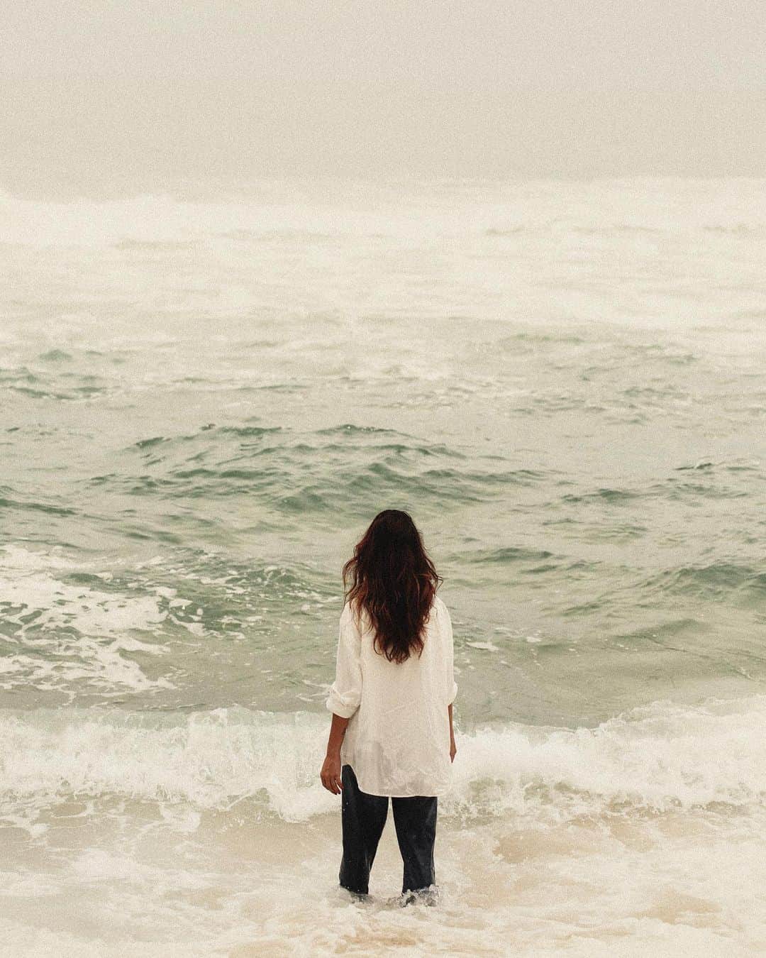 のインスタグラム：「Meu Deus é Deus de milagres Deus de promessas Caminho no deserto Luz na escuridão Meu Deus, esse é quem Tu és!!! 🙏🏽🙏🏽🙏🏽」