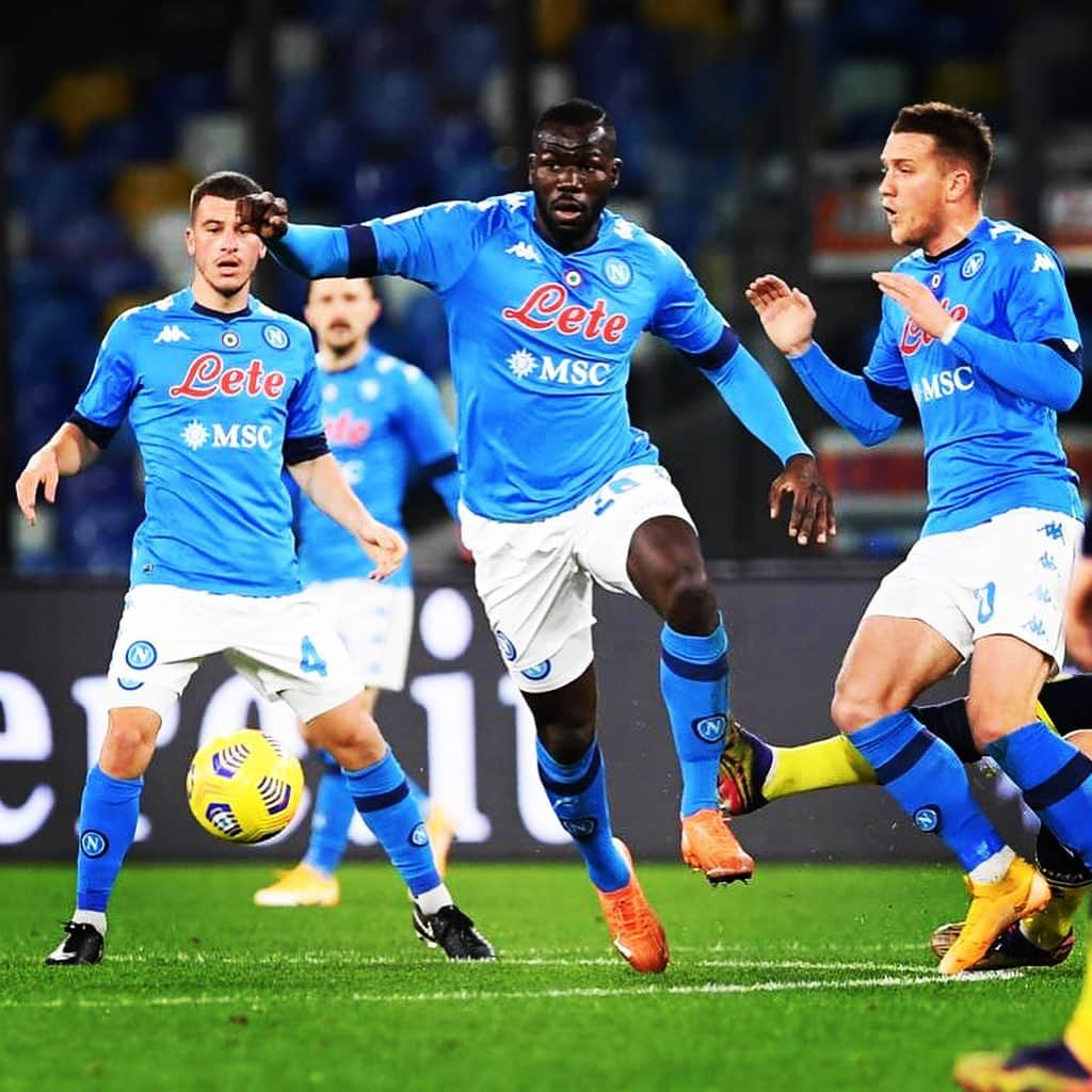 カリドゥ・クリバリのインスタグラム：「+3  👏🏿  #NapoliParma 2-0 #SerieA 🙌🏿 #KK #NoToRacism 💪🏿 #ForzaNapoliSempre 💙」