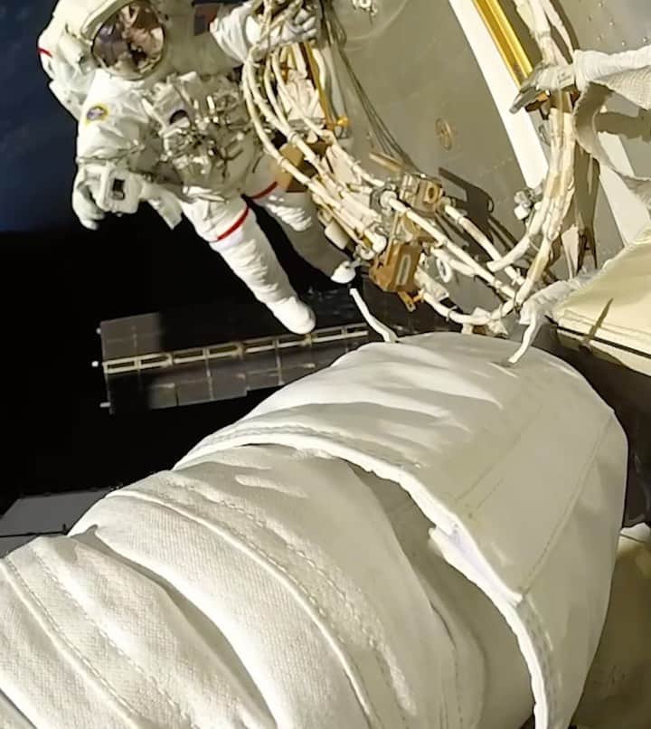 NASAのインスタグラム：「“One of those events that you’ve dreamed about.” – Astronaut Mike Hopkins ⁣ ⁣ 🚨Set your clocks: tomorrow at 7 a.m. ET, watch Hopkins and crewmate @AstroVicGlover exit the International Space Station (@ISS) to literally work on top of the world. The @NASAAstronauts will conduct a ~6.5 hour spacewalk about 254 miles above Earth to continue upgrades outside the orbital lab. ⁣ ⁣ Tune in to nasa.gov/live to cheer on the duo! Want a reminder? 👉 Tap the countdown sticker in our story. ⁣ ⁣ Credit: NASA ⁣ ⁣ #Spacewalk #NASA #DontMissOut #DreamsComeTrue #LiveStreaming #EarthVisuals」