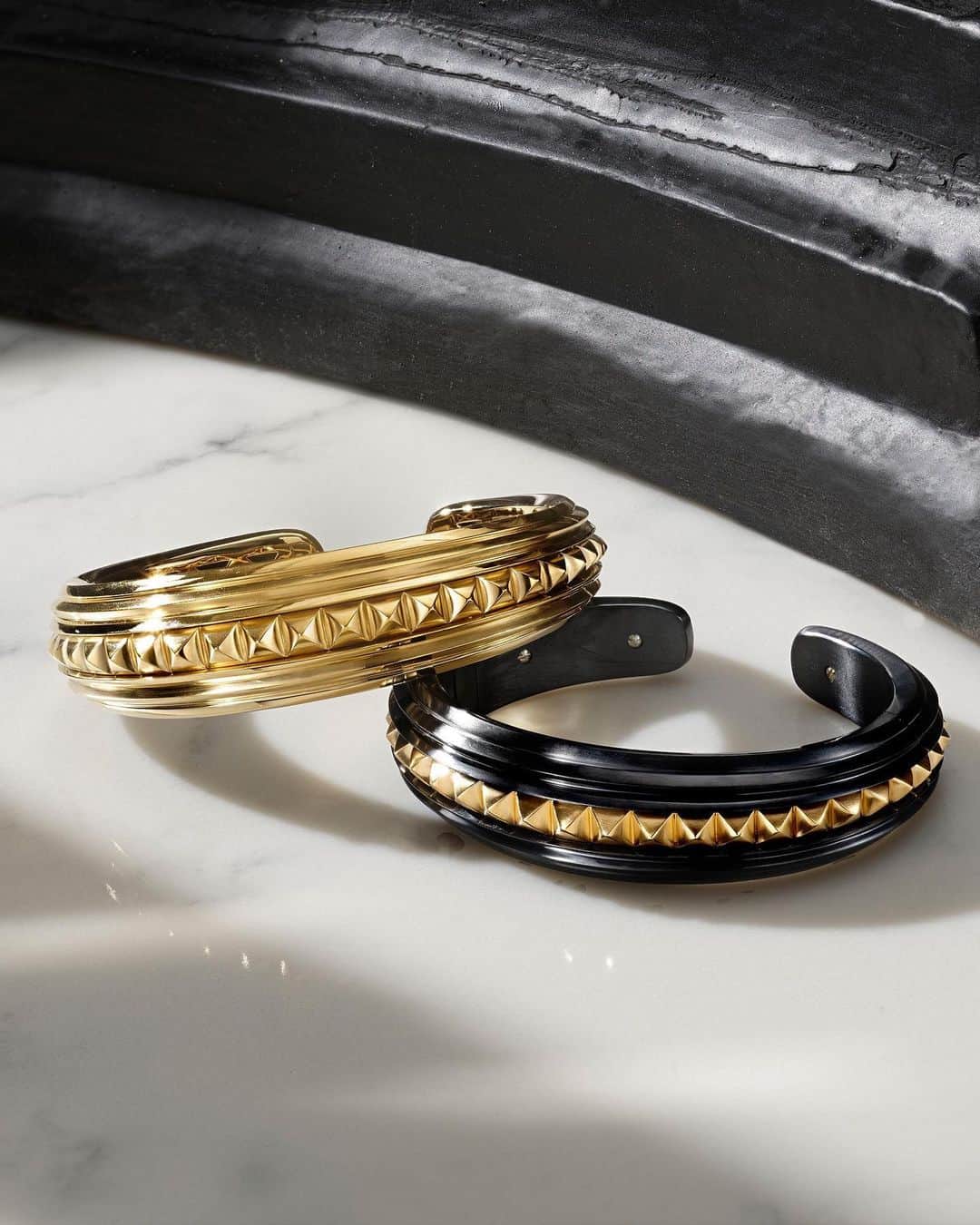 デビッドヤーマンのインスタグラム：「Born in New York. These Modern Renaissance bracelets were designed and perfected in our Tribeca headquarters. #DavidYurman #TapToShop」