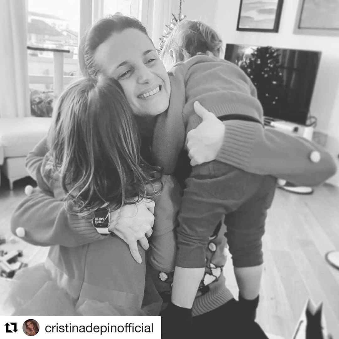 リッカルド・モントリーヴォさんのインスタグラム写真 - (リッカルド・モントリーヴォInstagram)「#Repost @cristinadepinofficial  ・・・ Quando sei consapevole che stai trascurando una parte di te stessa per concentrarti al meglio su chi ami più della tua vita...e loro ricambiano così, in quel modo che sogni e che hai sempre sognato.💙🥰💗#ladepimom #amoreimmenso #luckymom #imieigioielli #myfamily #naturalisbetter #naturallove #picbyPapi #mylove」2月1日 5時20分 - montolivo