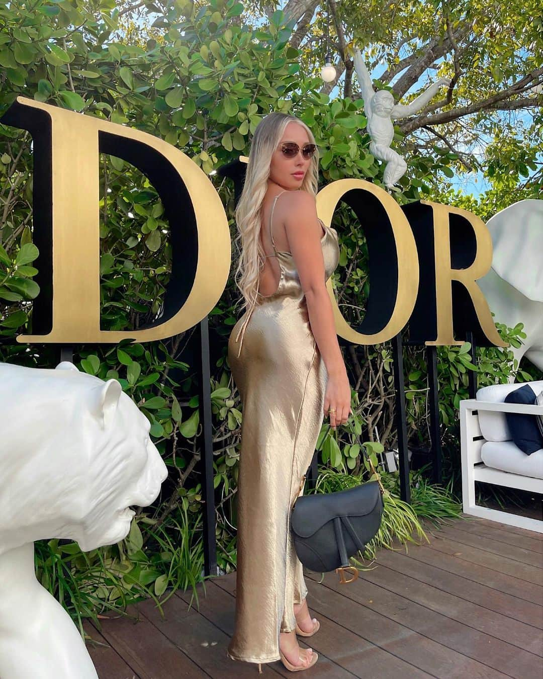 ダニエラ・チャベスさんのインスタグラム写真 - (ダニエラ・チャベスInstagram)「Oh my Dior!☕️ #dior #miami」2月1日 5時22分 - daniellachavezofficial