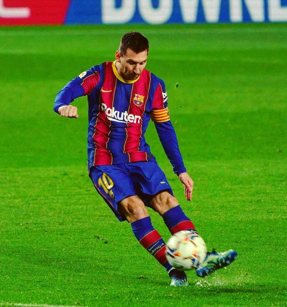 LFPさんのインスタグラム写真 - (LFPInstagram)「You know what’s next... 💥  Ya sabes lo que viene... 💥  #Messi #Freekick #Barça #LaLiga #LaLigaSantander」2月1日 5時32分 - laliga