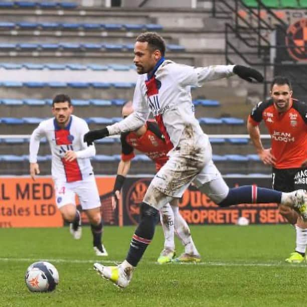 ネイマールさんのインスタグラム写真 - (ネイマールInstagram)「Infelizmente não conseguimos o resultado que queríamos mas não tem nada acabado, seguir trabalhando para melhorar em todos os aspectos! ALLEZ PSG ❤️💙」2月1日 5時27分 - neymarjr