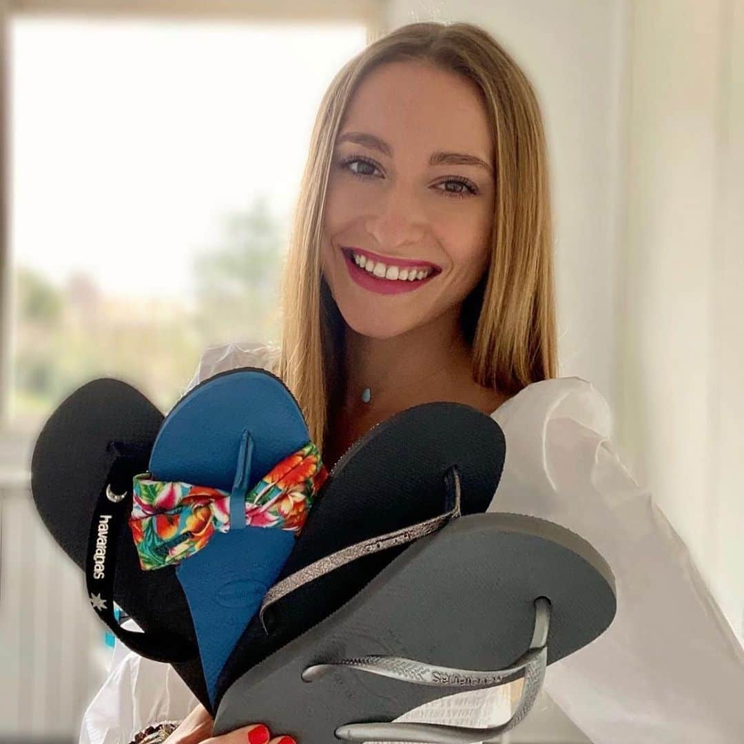 Havaianas Europeのインスタグラム：「Help @emmaccht to pick the right pair🤔 which one would you pick ❓#repost #flipflop」