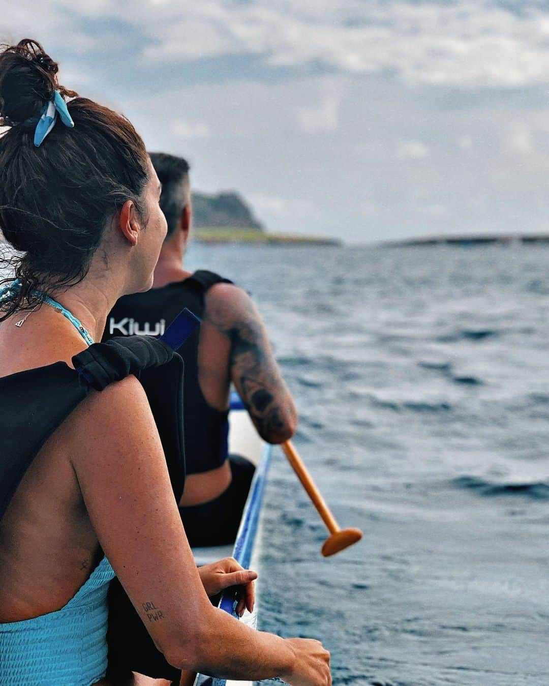 Bruno Gagliassoさんのインスタグラム写真 - (Bruno GagliassoInstagram)「“Canoando” em Noronha com minha irmã @fepaesleme e + 600 golfinhos 🐬 💦🐬💦🐬💦🐬 #felicidade @noronhacanoeclube #domingo」2月1日 5時41分 - brunogagliasso