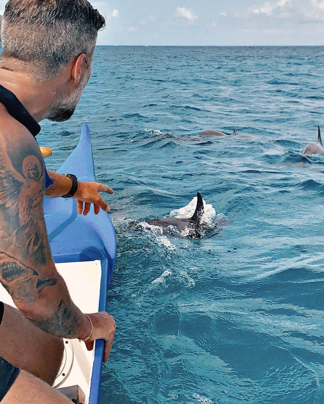Bruno Gagliassoさんのインスタグラム写真 - (Bruno GagliassoInstagram)「“Canoando” em Noronha com minha irmã @fepaesleme e + 600 golfinhos 🐬 💦🐬💦🐬💦🐬 #felicidade @noronhacanoeclube #domingo」2月1日 5時41分 - brunogagliasso