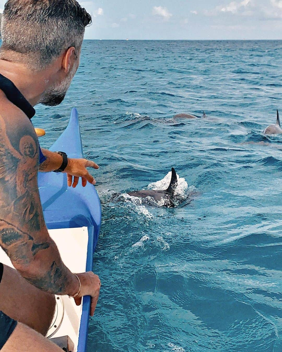 Bruno Gagliassoさんのインスタグラム写真 - (Bruno GagliassoInstagram)「“Canoando” em Noronha com minha irmã @fepaesleme e + 600 golfinhos 🐬 💦🐬💦🐬💦🐬 #felicidade @noronhacanoeclube #domingo」2月1日 5時41分 - brunogagliasso