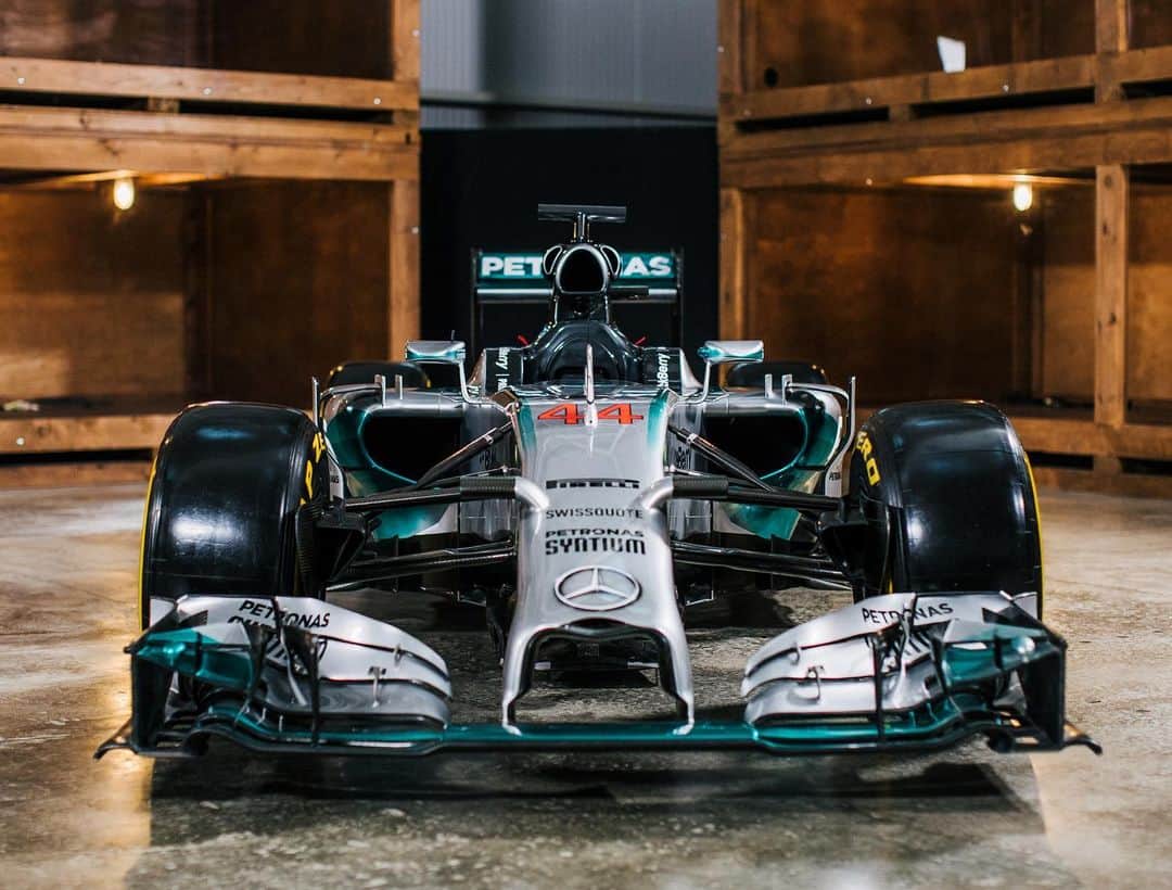 MERCEDES AMG PETRONASさんのインスタグラム写真 - (MERCEDES AMG PETRONASInstagram)「Don't be shy. 😘 Check out these W05 pics and watch our video all about her. 🙏」2月1日 5時48分 - mercedesamgf1
