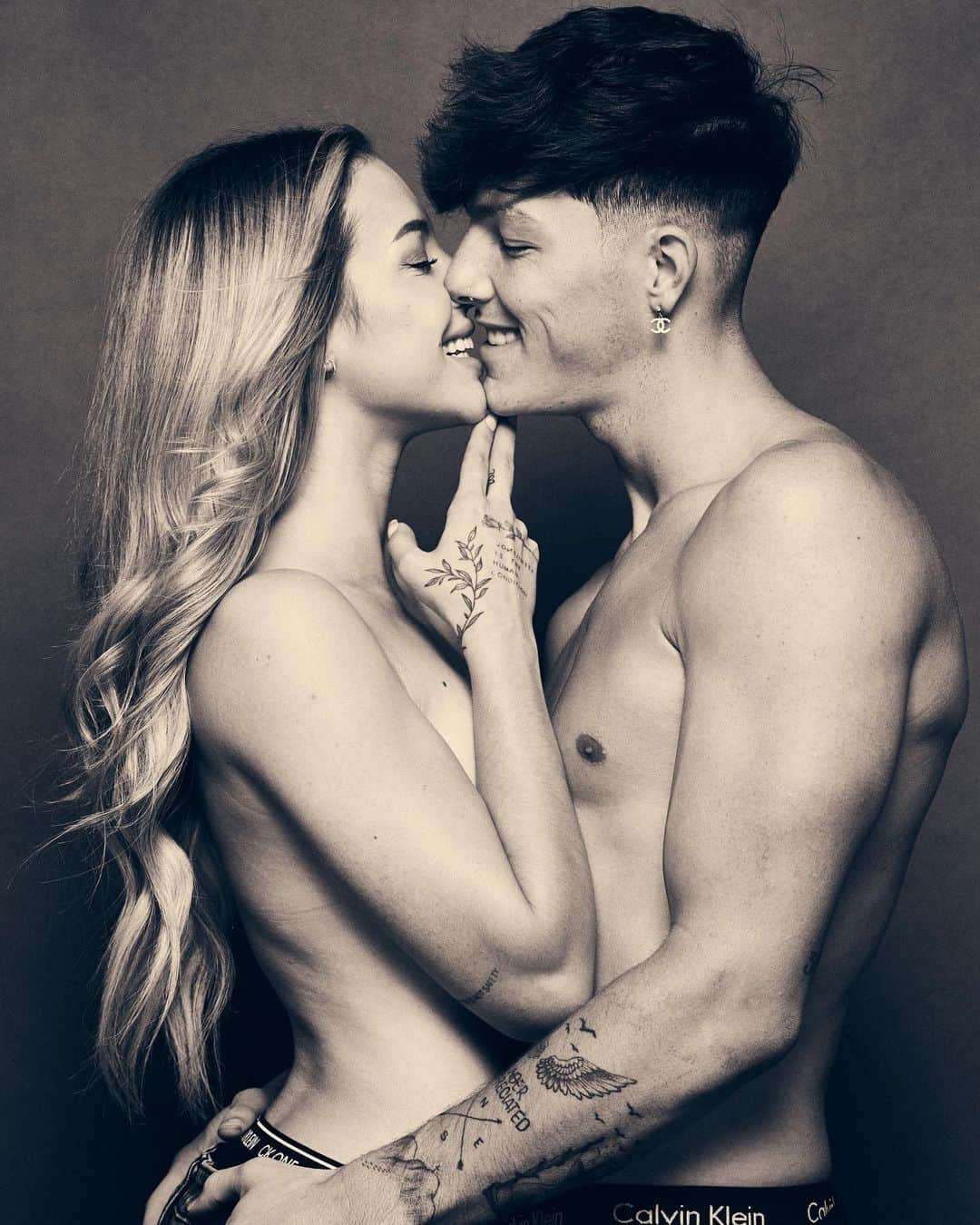 チャーリー・ジョーダンのインスタグラム：「The way I feel about him is like a heartbeat—soft and persistent, underlying everything.」